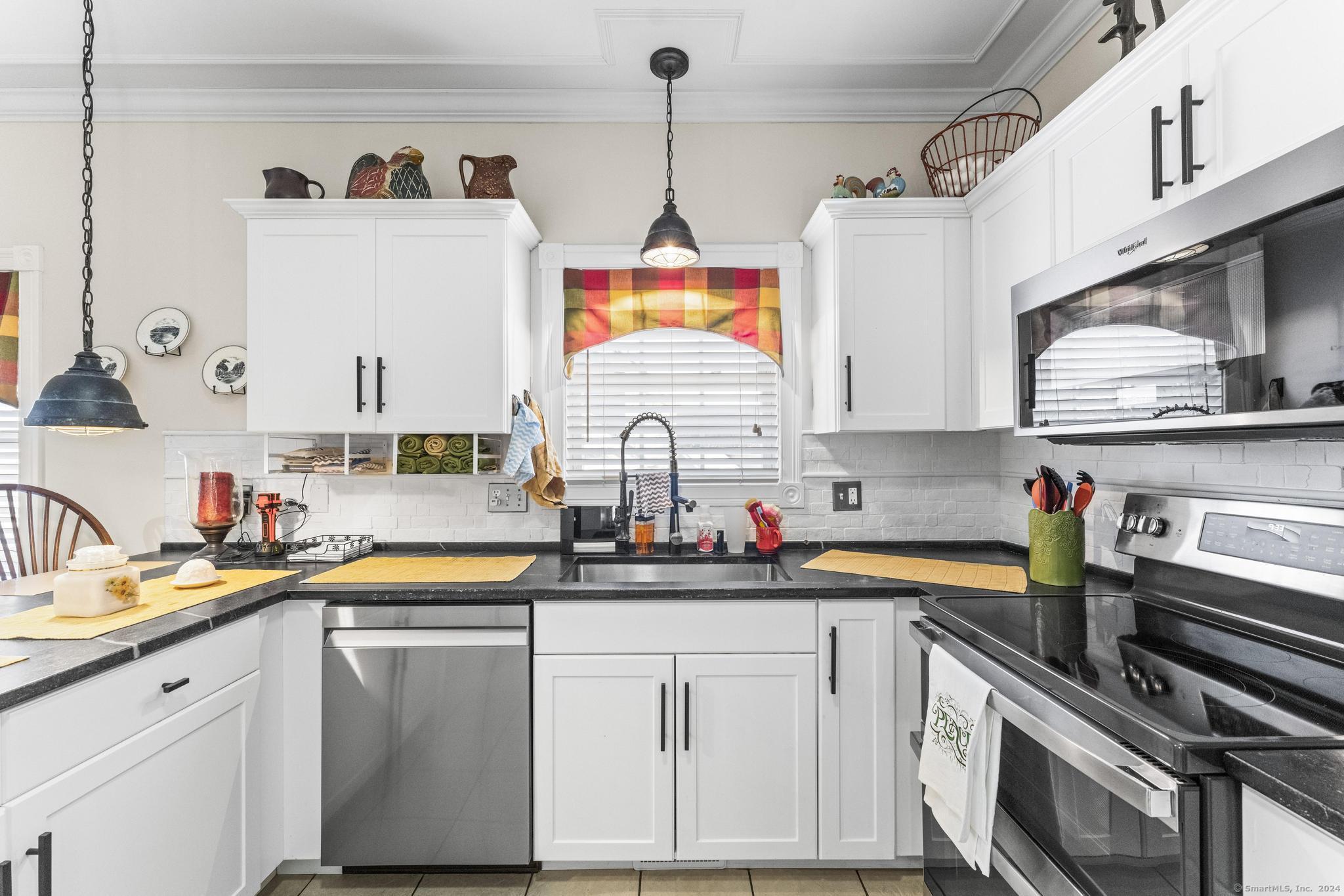 18 Mathieu Lane, East Hampton, Connecticut image 6