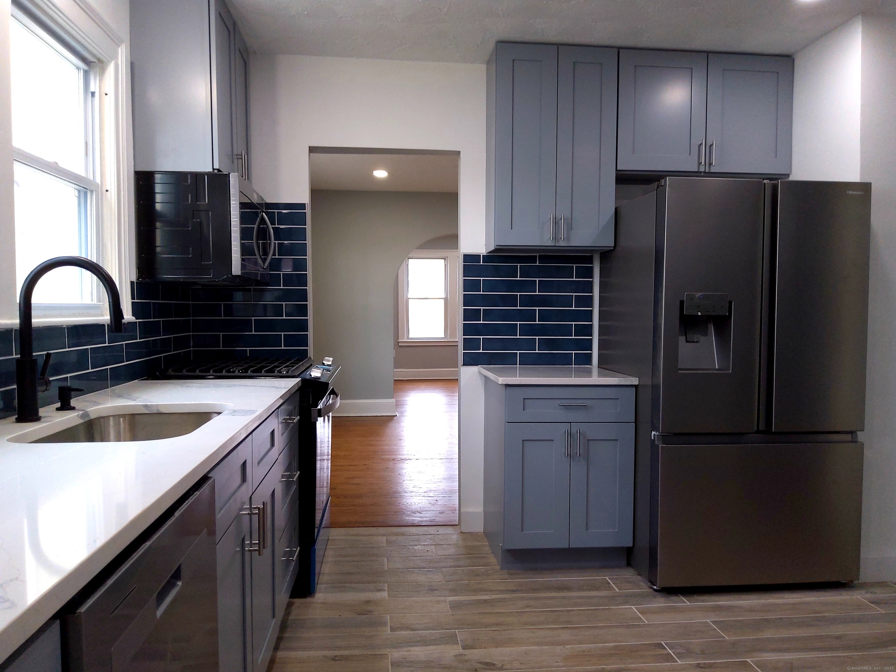 Woodlawn Street 1st Floor, West Hartford, Connecticut - 2 Bedrooms  
1 Bathrooms  
6 Rooms - 
