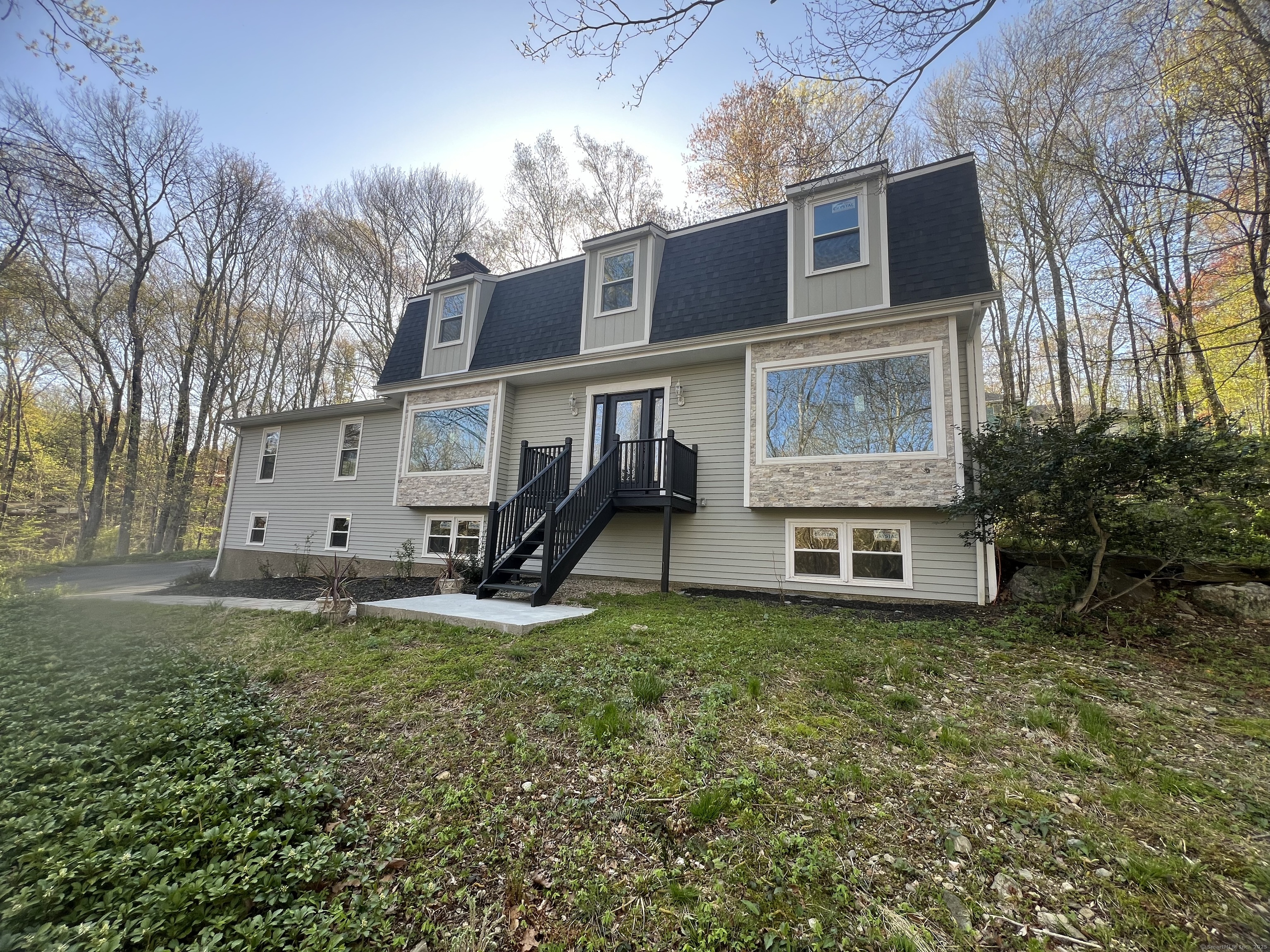 Field Rock Road, Monroe, Connecticut - 4 Bedrooms  
3 Bathrooms  
9 Rooms - 