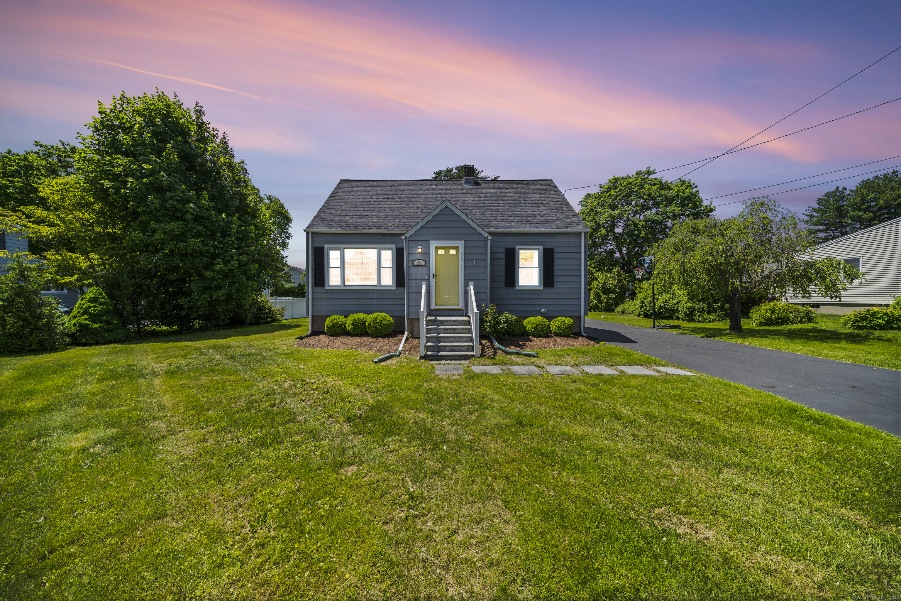 Property for Sale at Flagler Avenue, Stratford, Connecticut - Bedrooms: 3 
Bathrooms: 2 
Rooms: 6  - $490,000