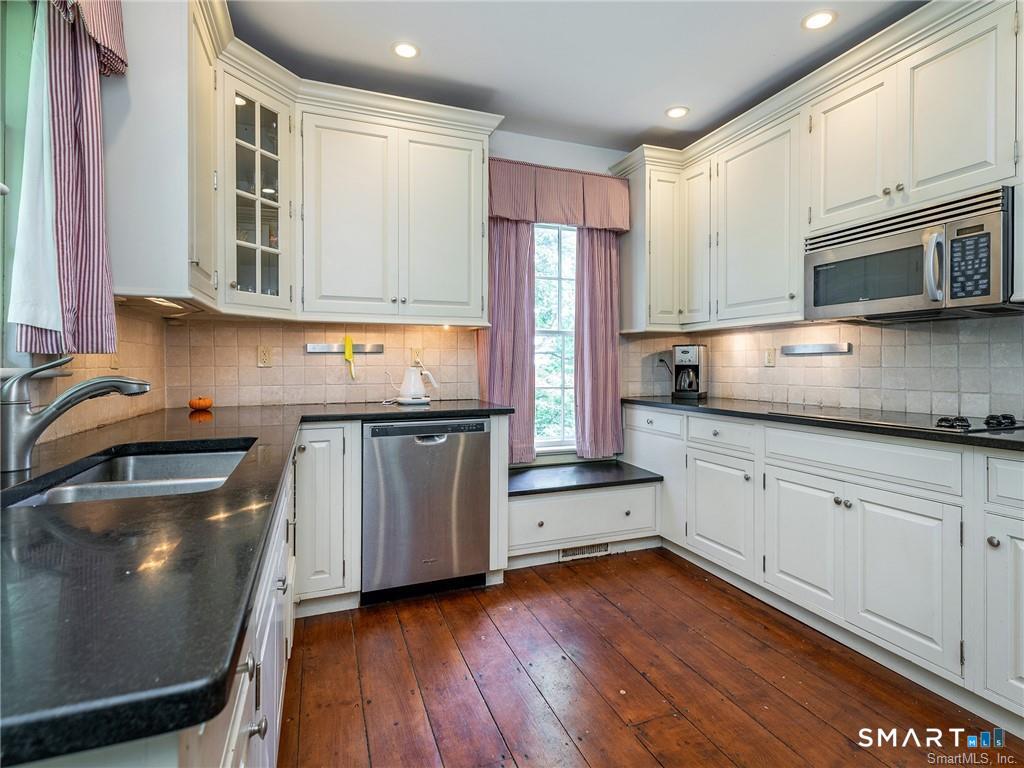 103 Litchfield Road