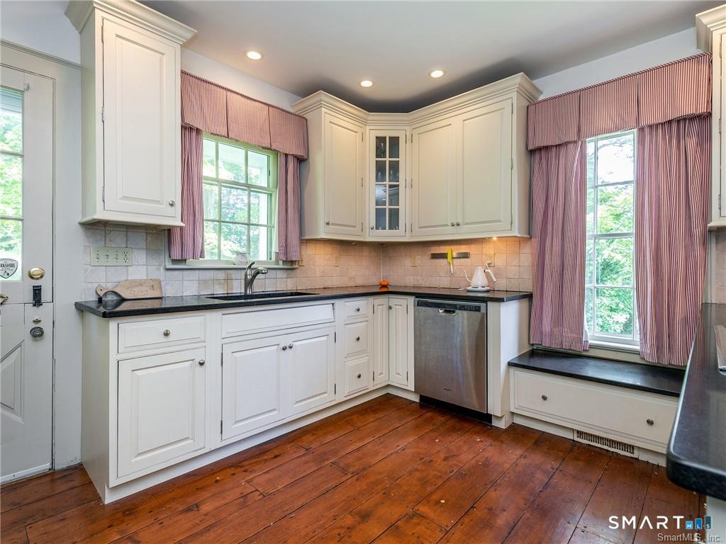 103 Litchfield Road