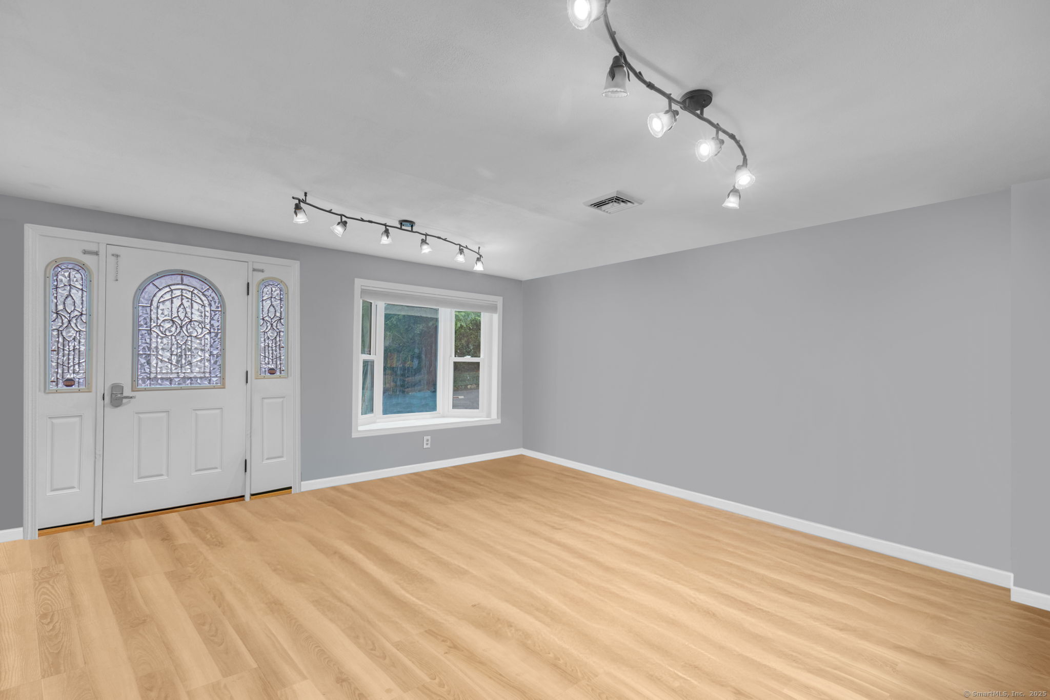 Farmington, Connecticut 06085, United States, 2 Bedrooms Bedrooms, ,1 BathroomBathrooms,Residential,Active,192702