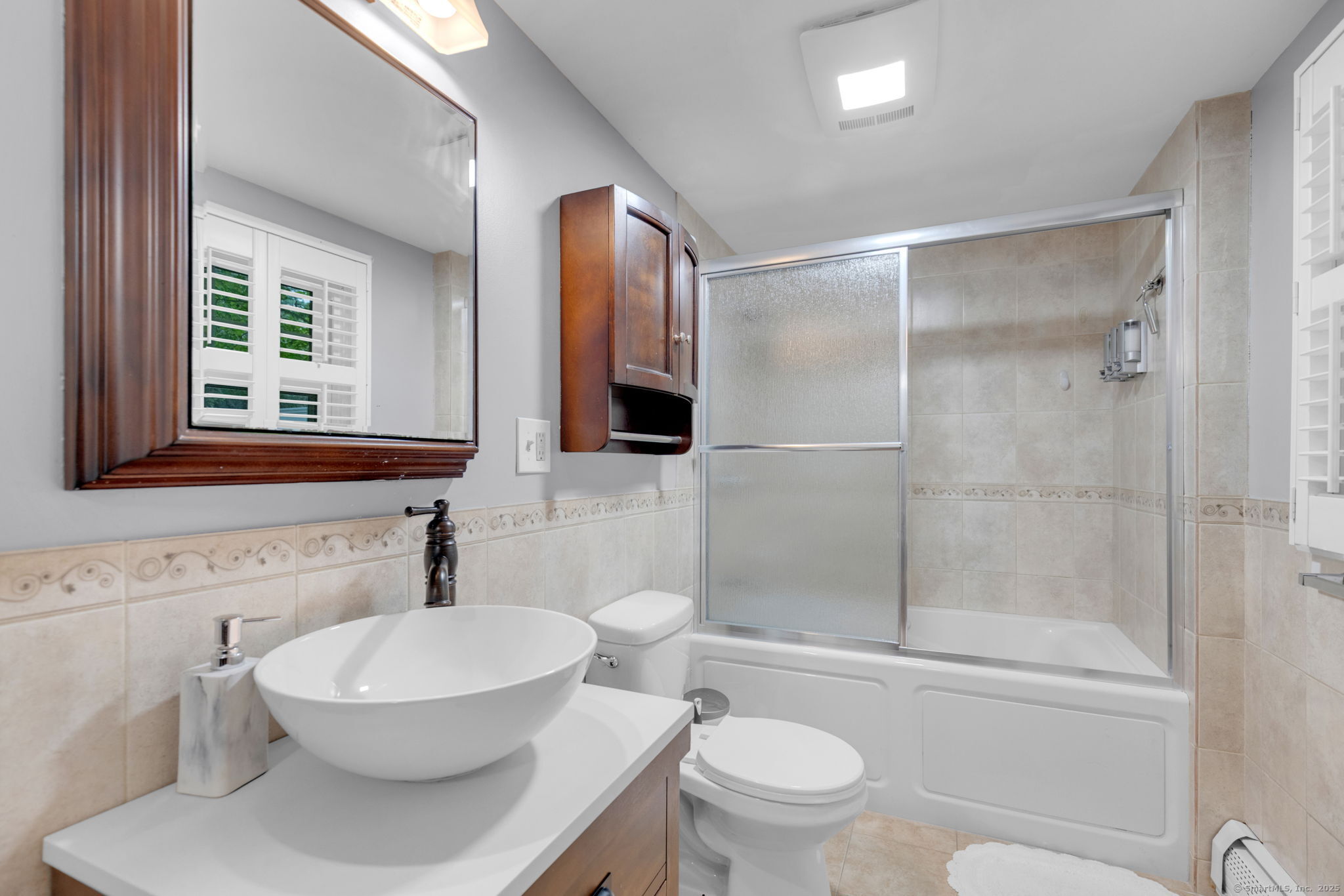 Farmington, Connecticut 06085, United States, 2 Bedrooms Bedrooms, ,1 BathroomBathrooms,Residential,Active,192702