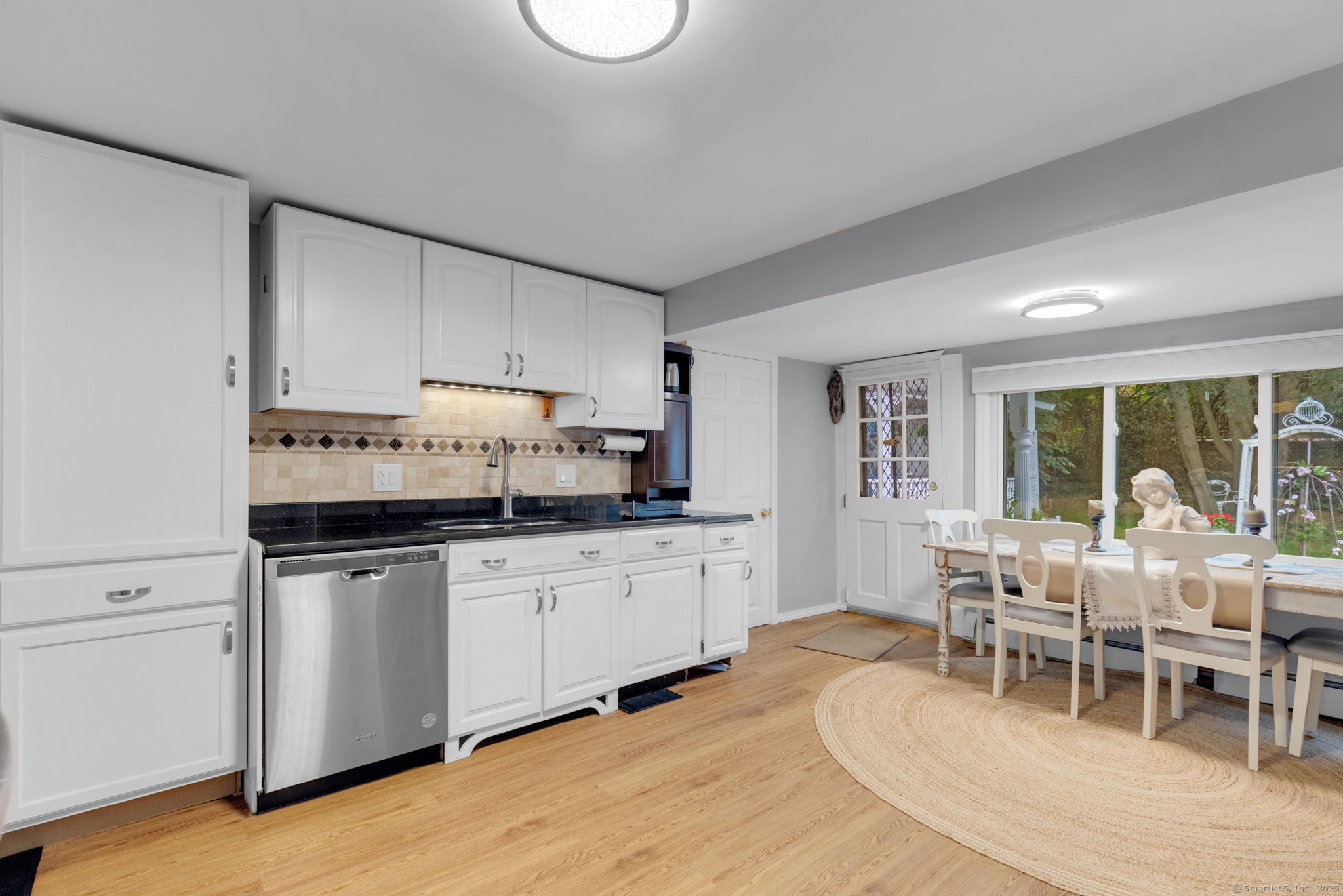 Farmington, Connecticut 06085, United States, 2 Bedrooms Bedrooms, ,1 BathroomBathrooms,Residential,Active,192702