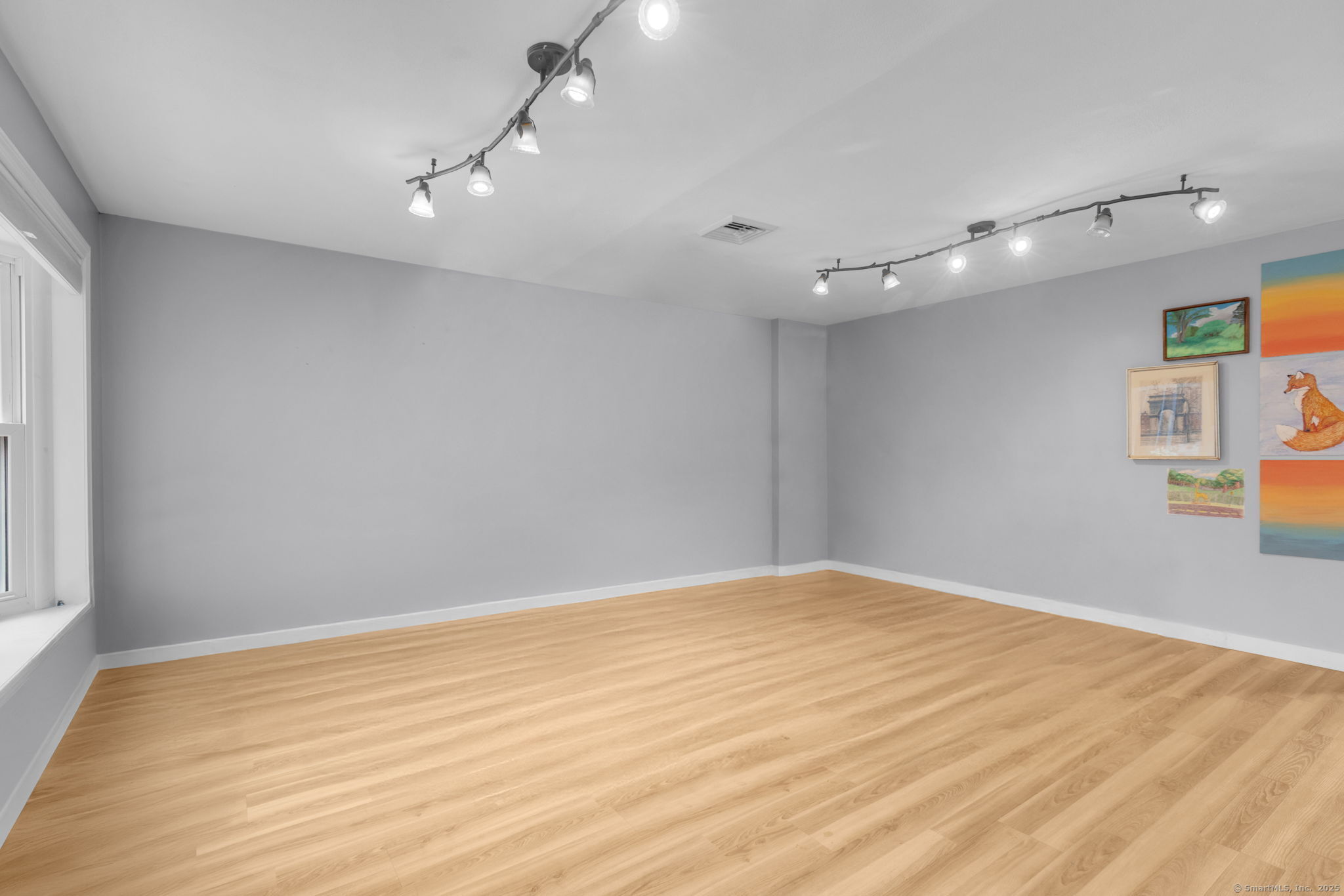 Farmington, Connecticut 06085, United States, 2 Bedrooms Bedrooms, ,1 BathroomBathrooms,Residential,Active,192702