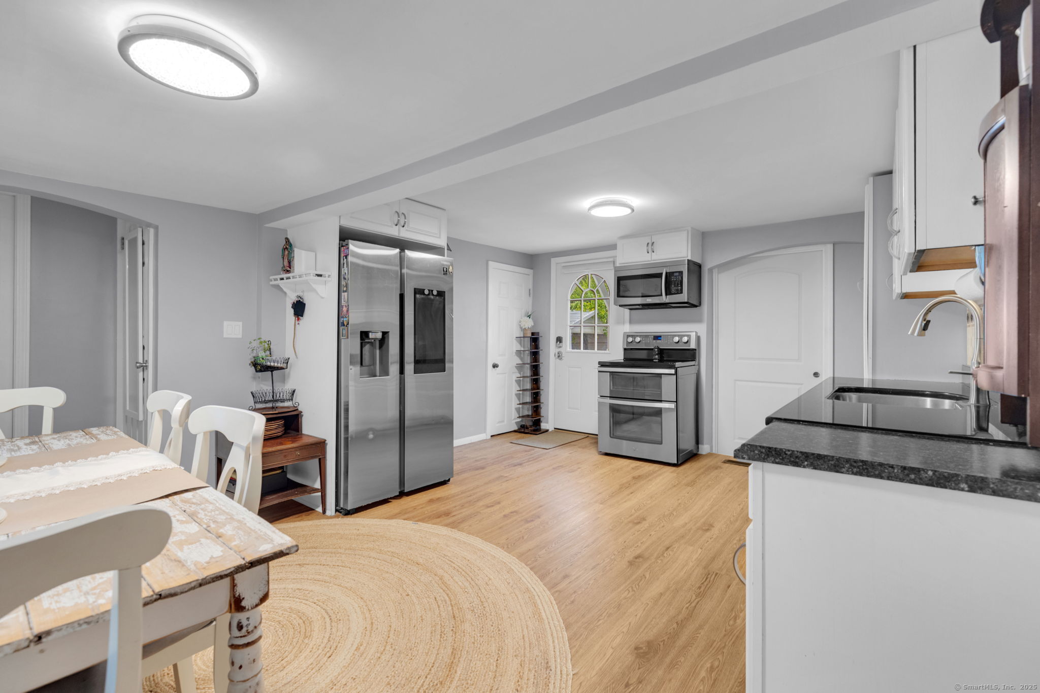 Farmington, Connecticut 06085, United States, 2 Bedrooms Bedrooms, ,1 BathroomBathrooms,Residential,Active,192702