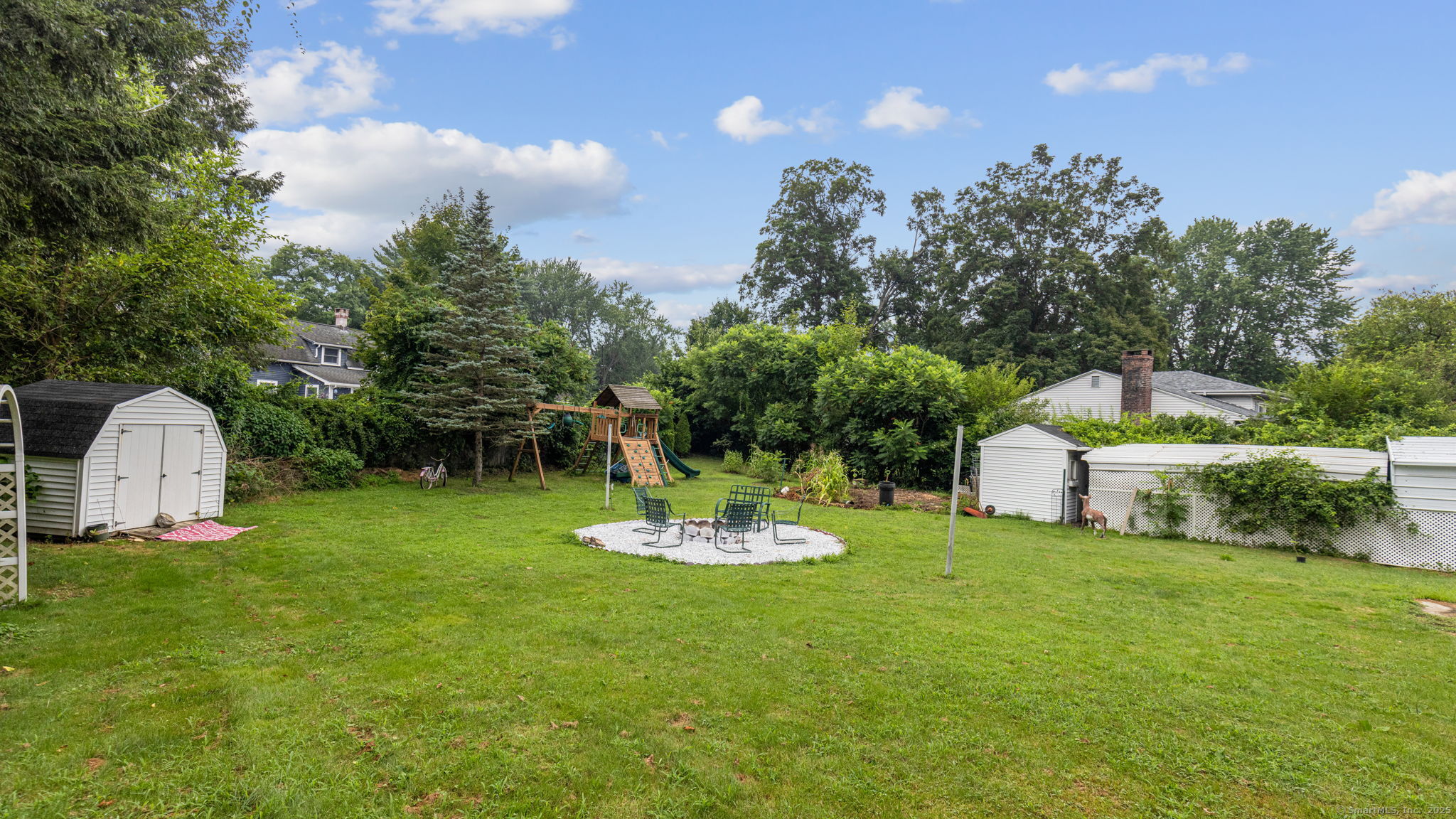 Farmington, Connecticut 06085, United States, 2 Bedrooms Bedrooms, ,1 BathroomBathrooms,Residential,Active,192702