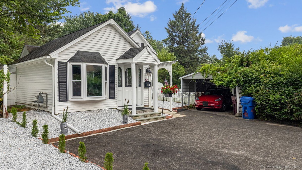 Farmington, Connecticut 06085, United States, 2 Bedrooms Bedrooms, ,1 BathroomBathrooms,Residential,Active,192702