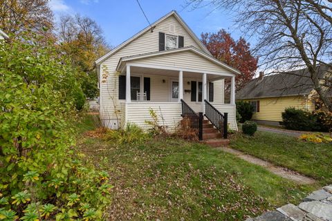 Tiny photo for 15 Maynard Street, Putnam, CT 06260 (MLS # 24137394)