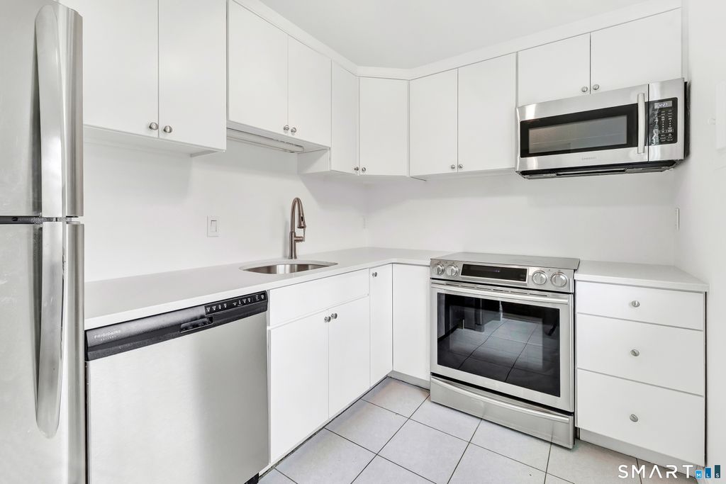 Photo of 60 Heritage Hill Road #APT A, New Canaan, CT 06840 (MLS # 24151233)