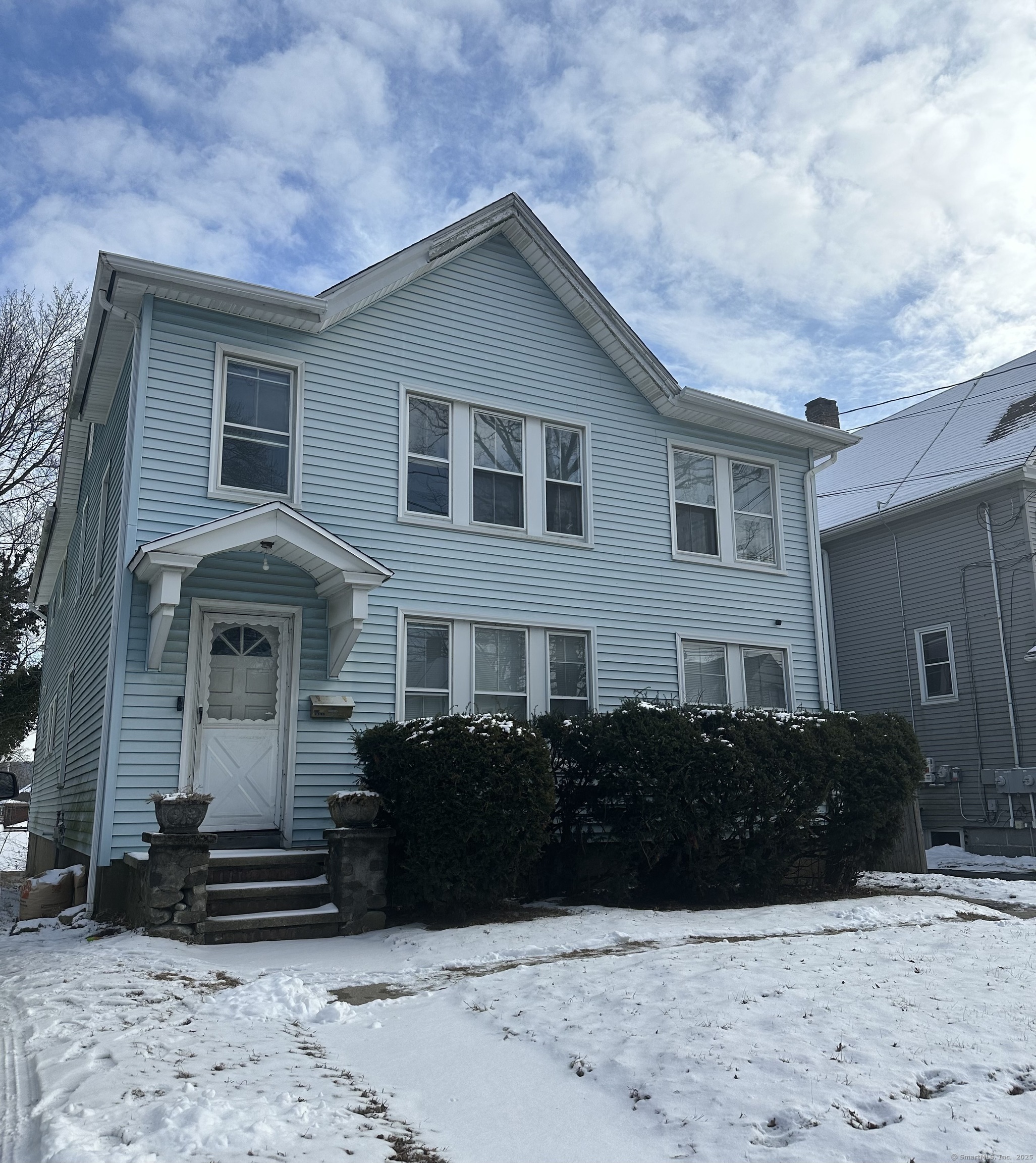 Wakelee Avenue, Ansonia, Connecticut - 4 Bedrooms  
2 Bathrooms  
12 Rooms - 