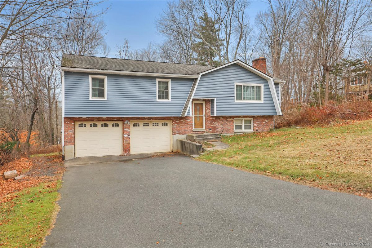 Property for Sale at 91 Richardson Drive, Middlebury, Connecticut - Bedrooms: 3 
Bathrooms: 2 
Rooms: 6  - $400,000