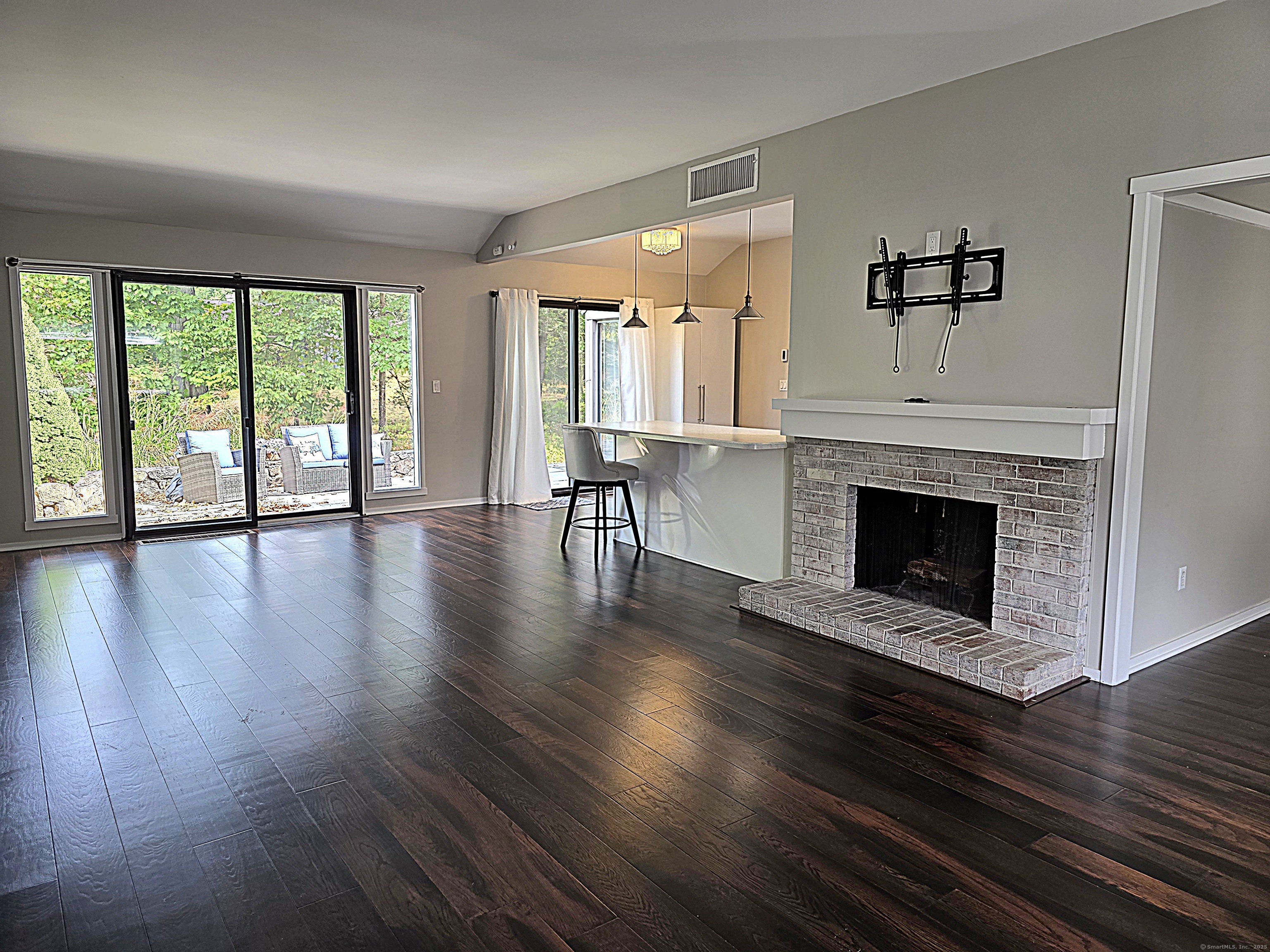327 Heritage Village B