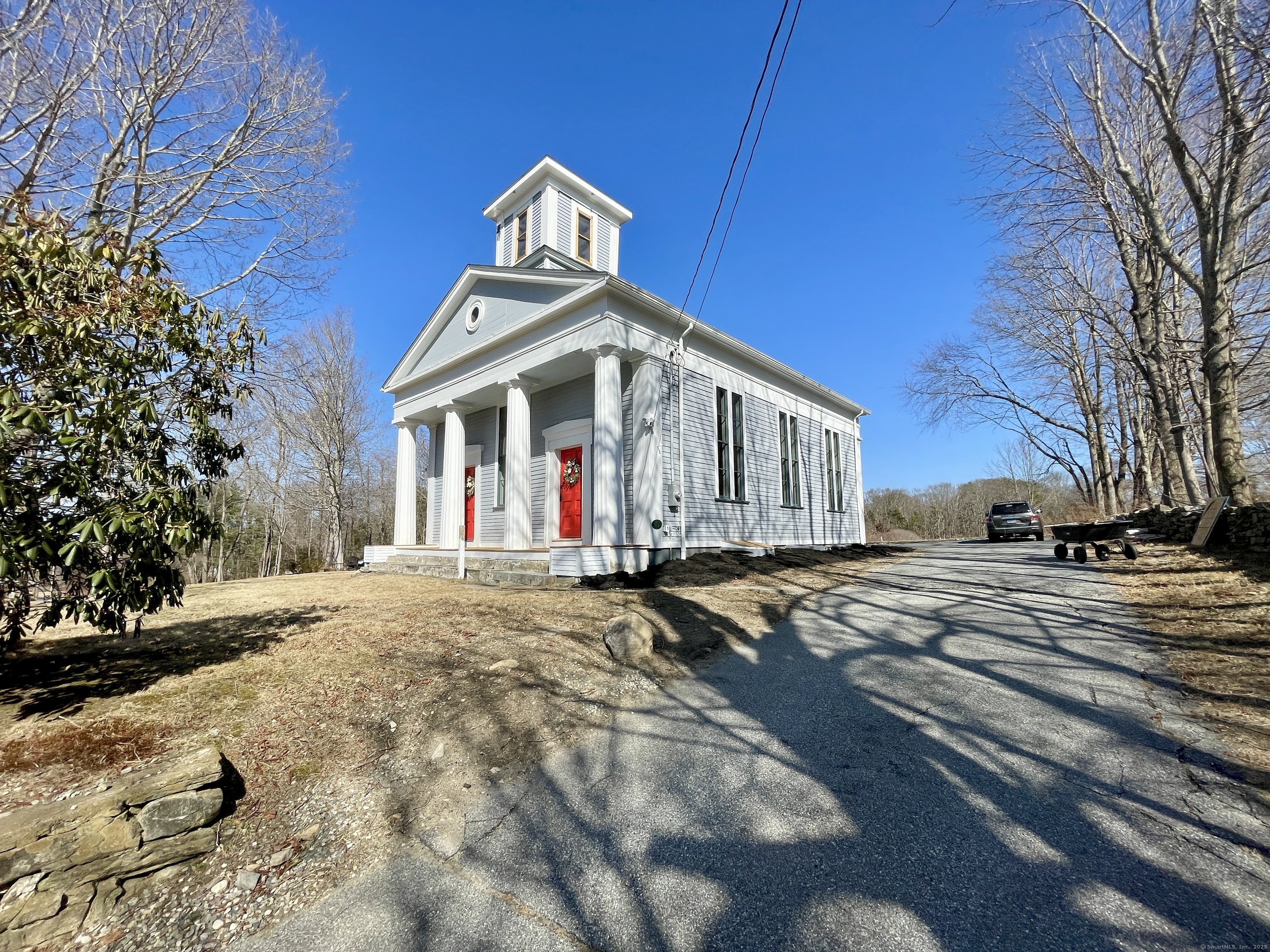 Halls Hill Road, Killingly, Connecticut - 3 Bedrooms  
2 Bathrooms  
7 Rooms - 