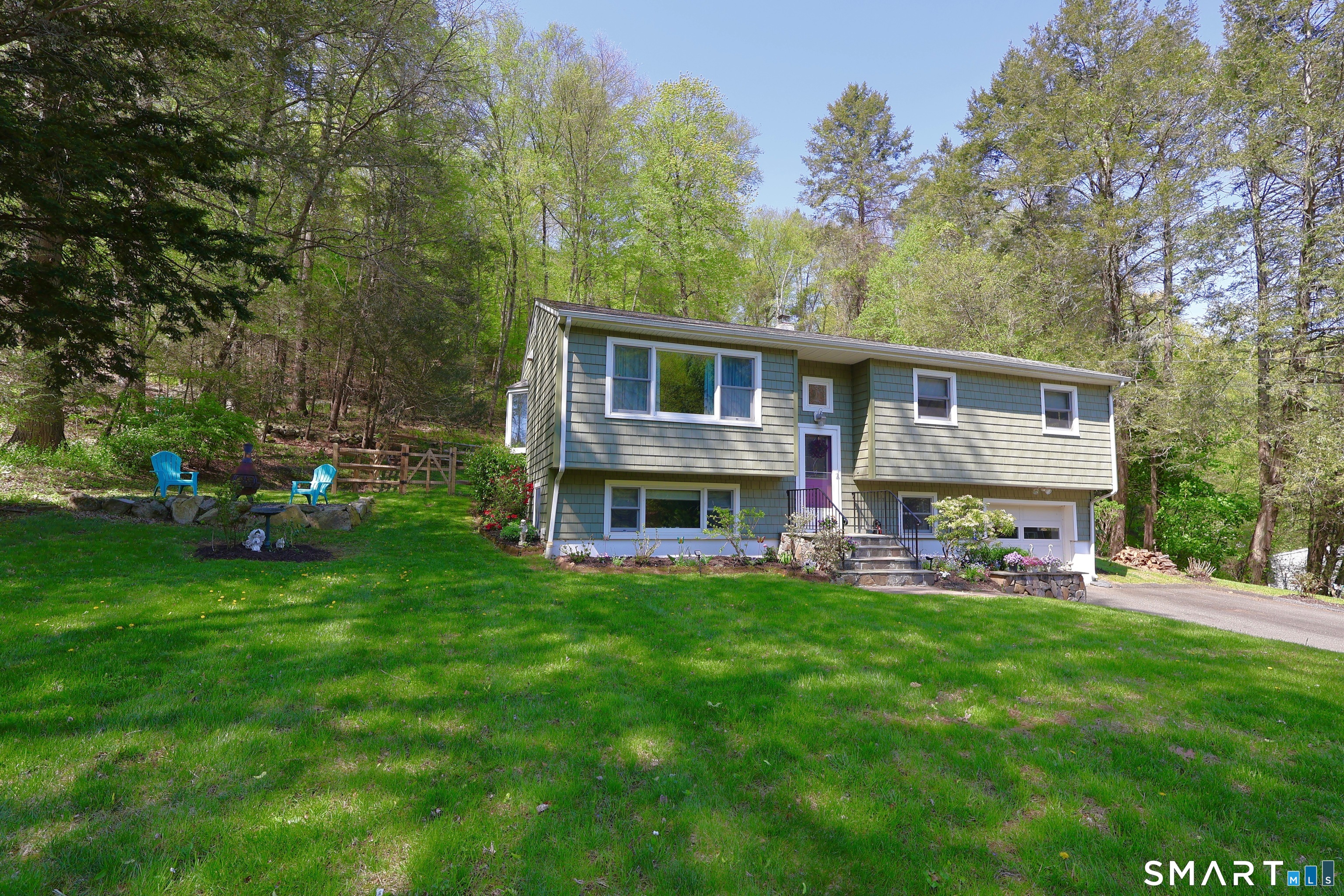 6 Hillside Court