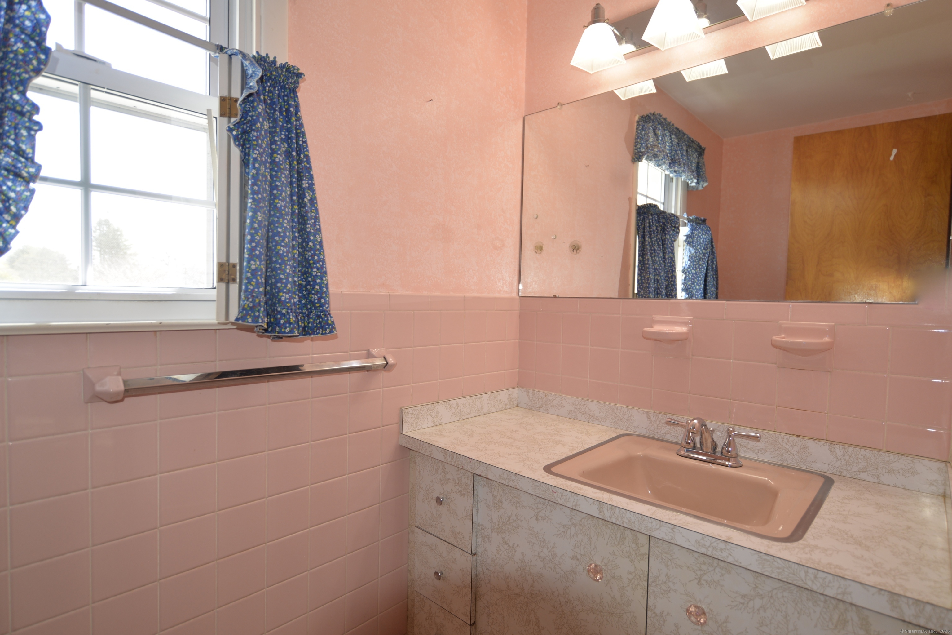 100 Goldbach Drive, Stratford, Connecticut image 13