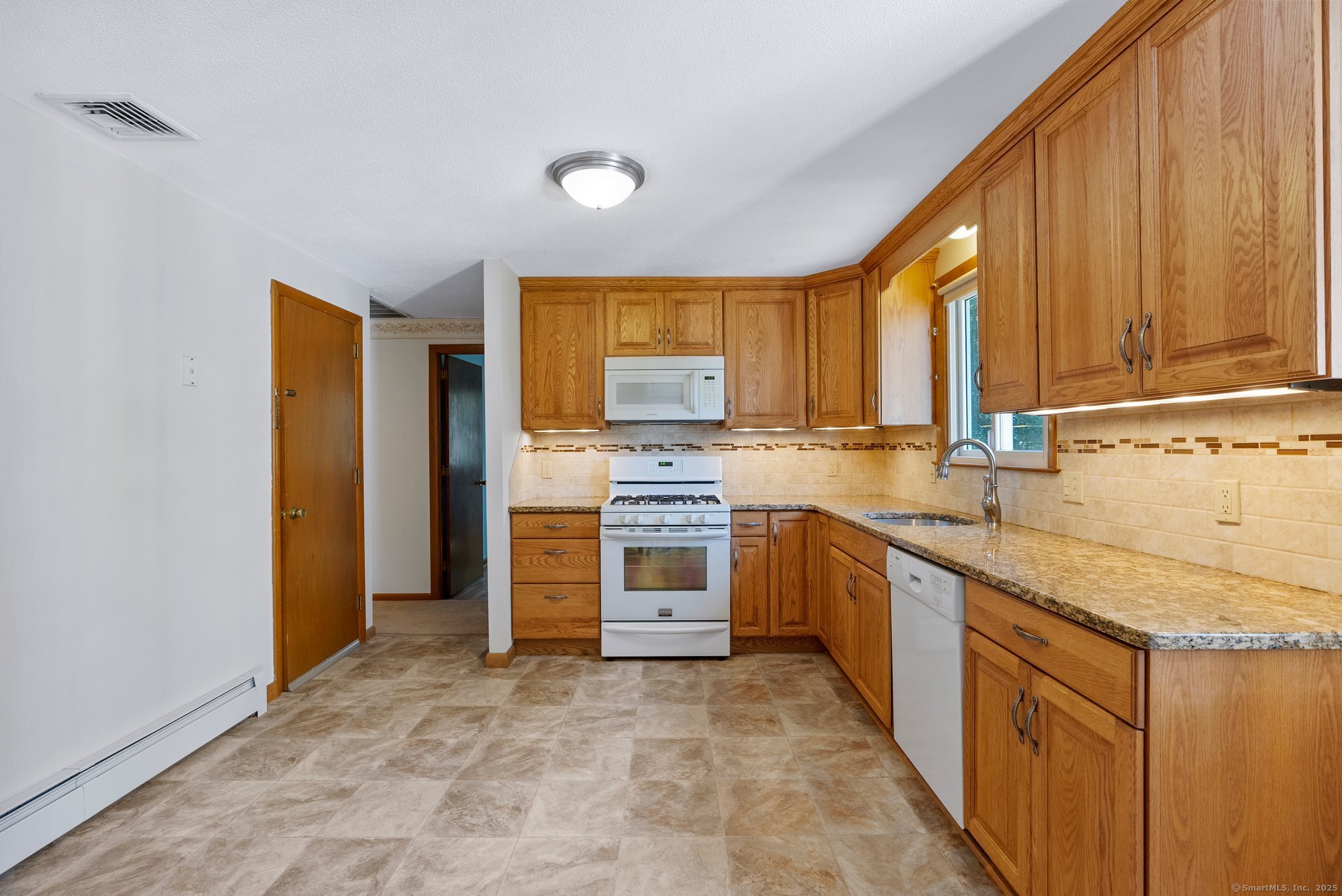 8 Hampshire Place, Cromwell, Connecticut image 12