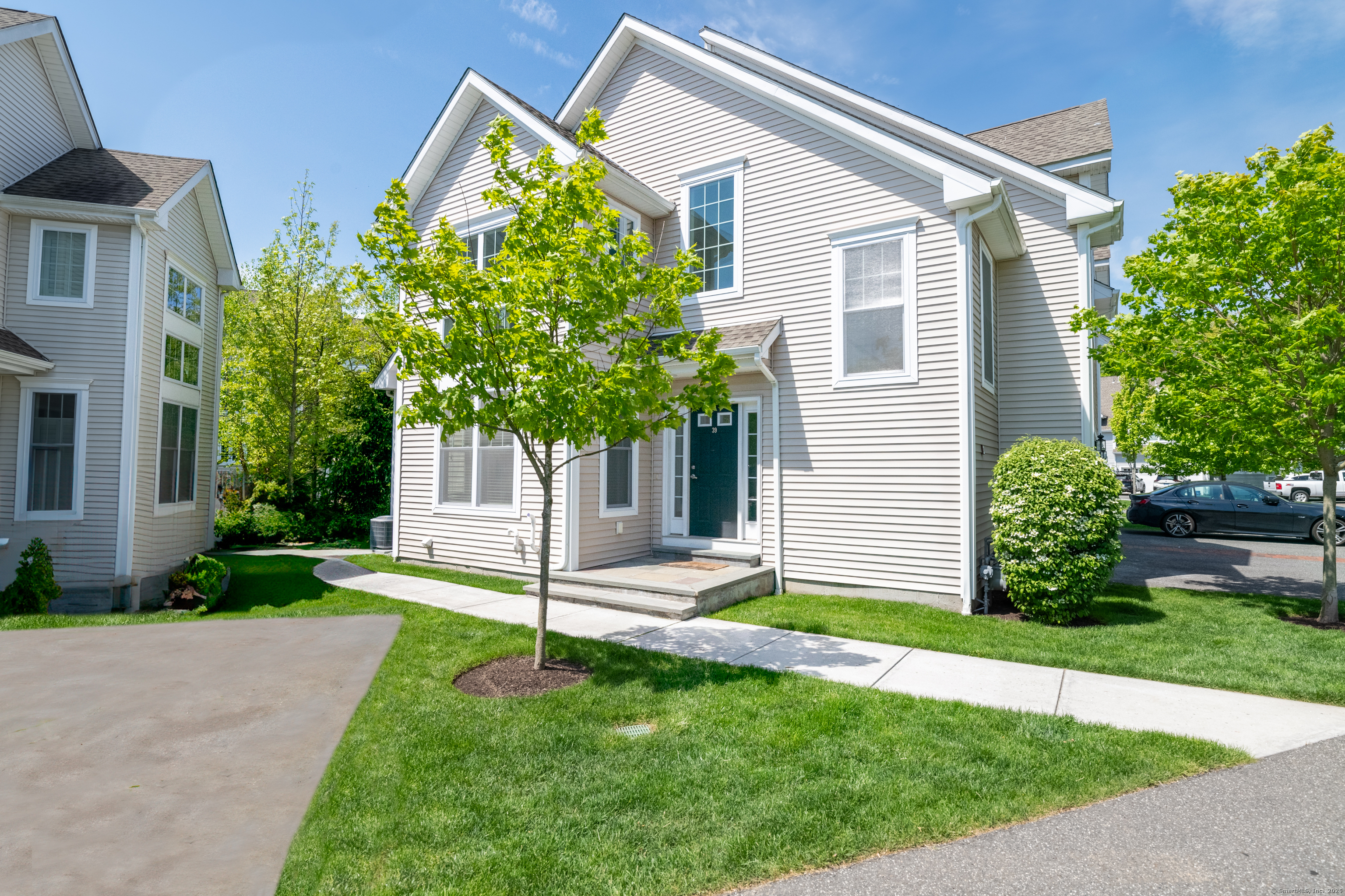Rental Property at Copper Square Drive 39, Bethel, Connecticut - Bedrooms: 2 
Bathrooms: 3 
Rooms: 6  - $3,600 MO.