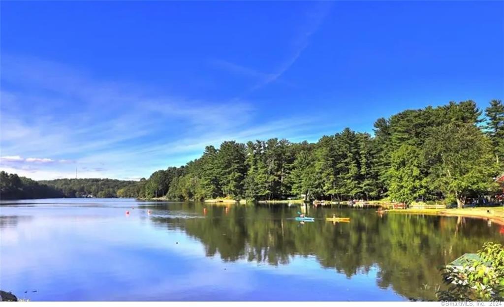 Woodhill Road, Trumbull, Connecticut - 3 Bedrooms  
2 Bathrooms  
7 Rooms - 