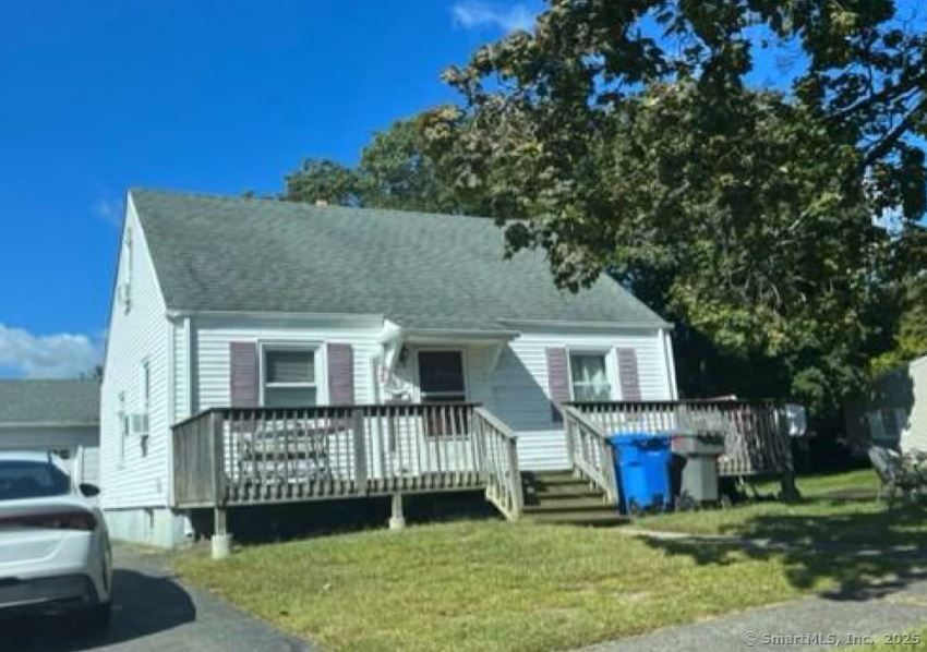 Benham Street, Bristol, Connecticut - 3 Bedrooms  
1 Bathrooms  
6 Rooms - 