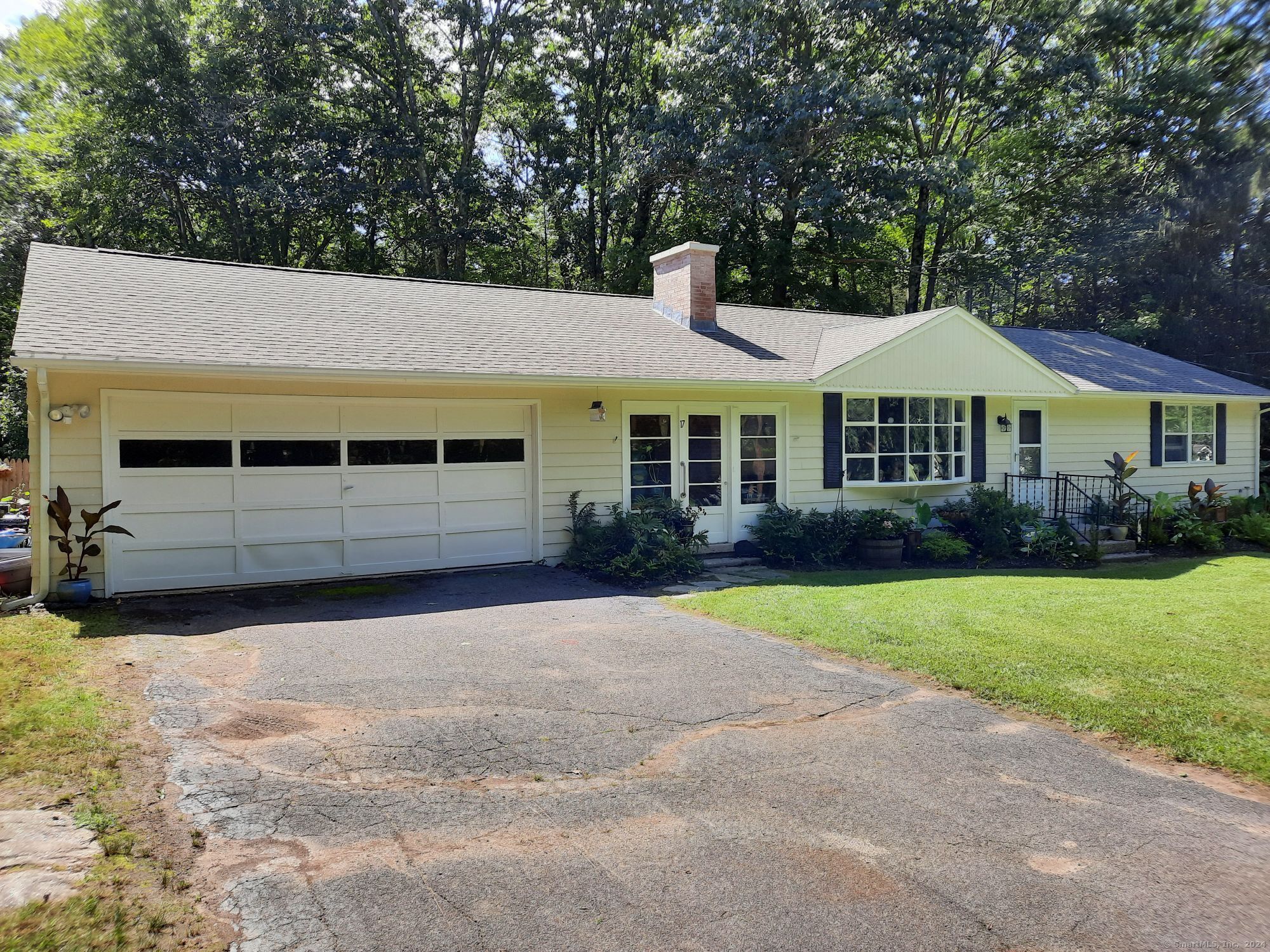 Rental Property at 17 Greer Road, Burlington, Connecticut - Bedrooms: 2 
Bathrooms: 1 
Rooms: 6  - $2,400 MO.