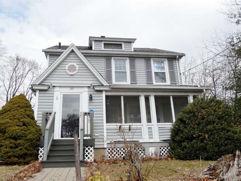 Sweeney Street, Naugatuck, Connecticut - 3 Bedrooms  
2 Bathrooms  
7 Rooms - 