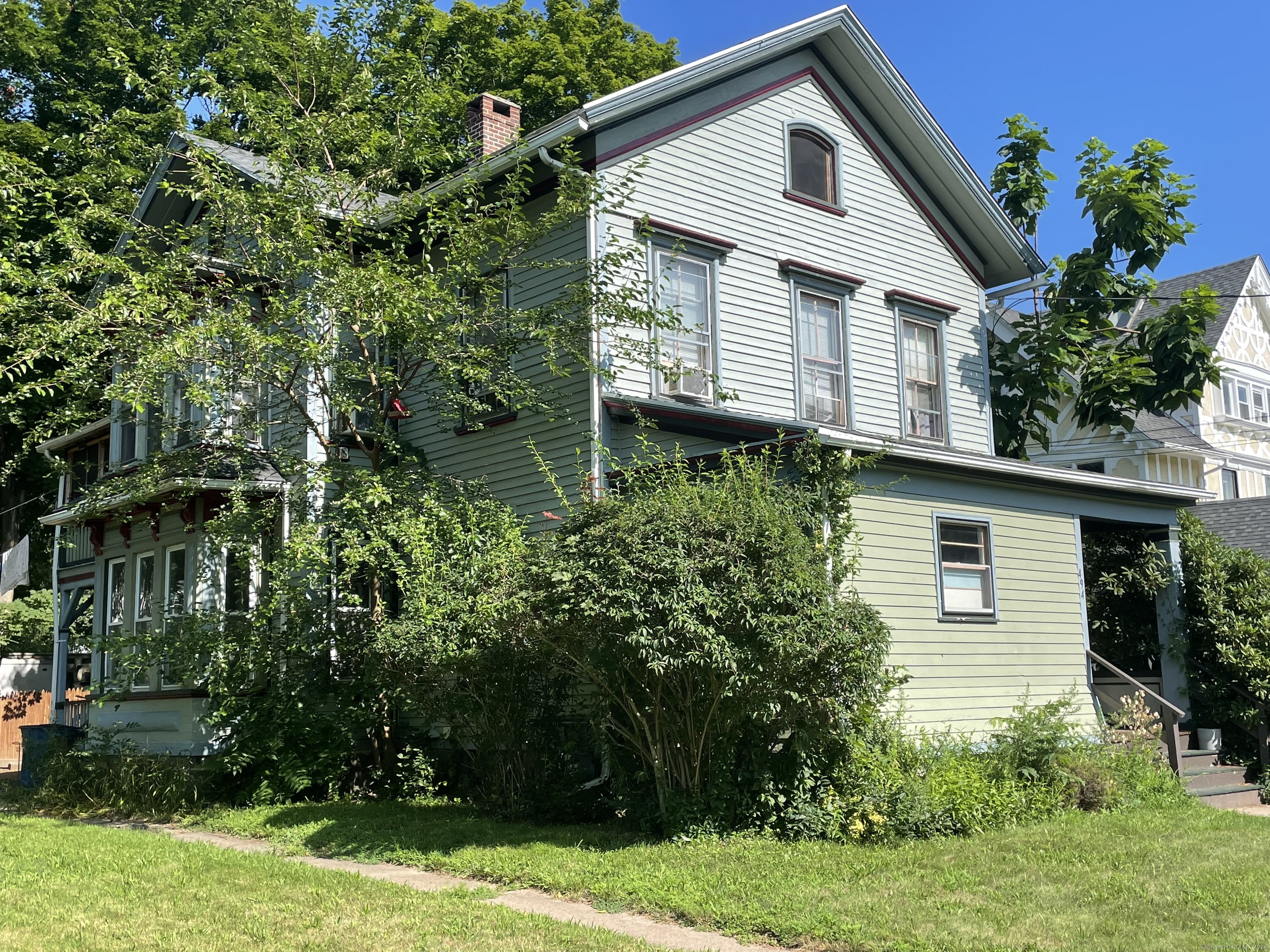 Rental Property at 494 Central Avenue 1, New Haven, Connecticut - Bedrooms: 2 
Bathrooms: 1 
Rooms: 5  - $1,800 MO.
