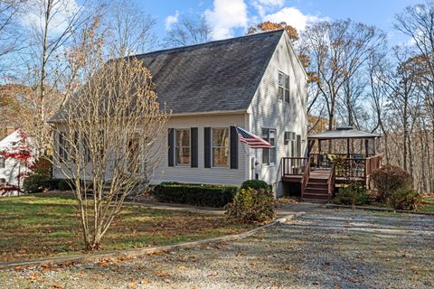 A home in Deep River