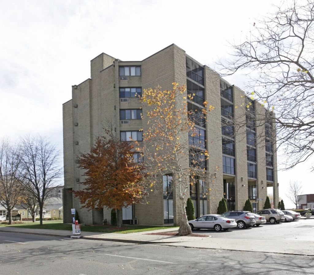 Photo of 140 Captain Thomas Boulevard #302, West Haven, CT 06516 (MLS # 24143077)