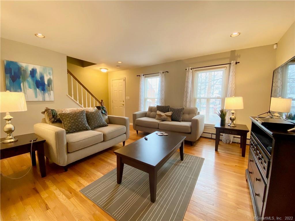 State Street, New Haven, Connecticut - 3 Bedrooms  
3 Bathrooms  
7 Rooms - 
