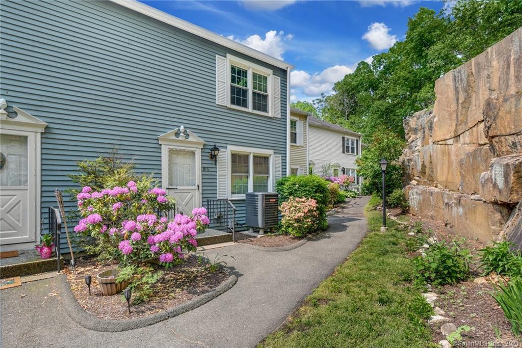 Photo 1 of 27 of 55 Mill Plain Road 28-5 townhome