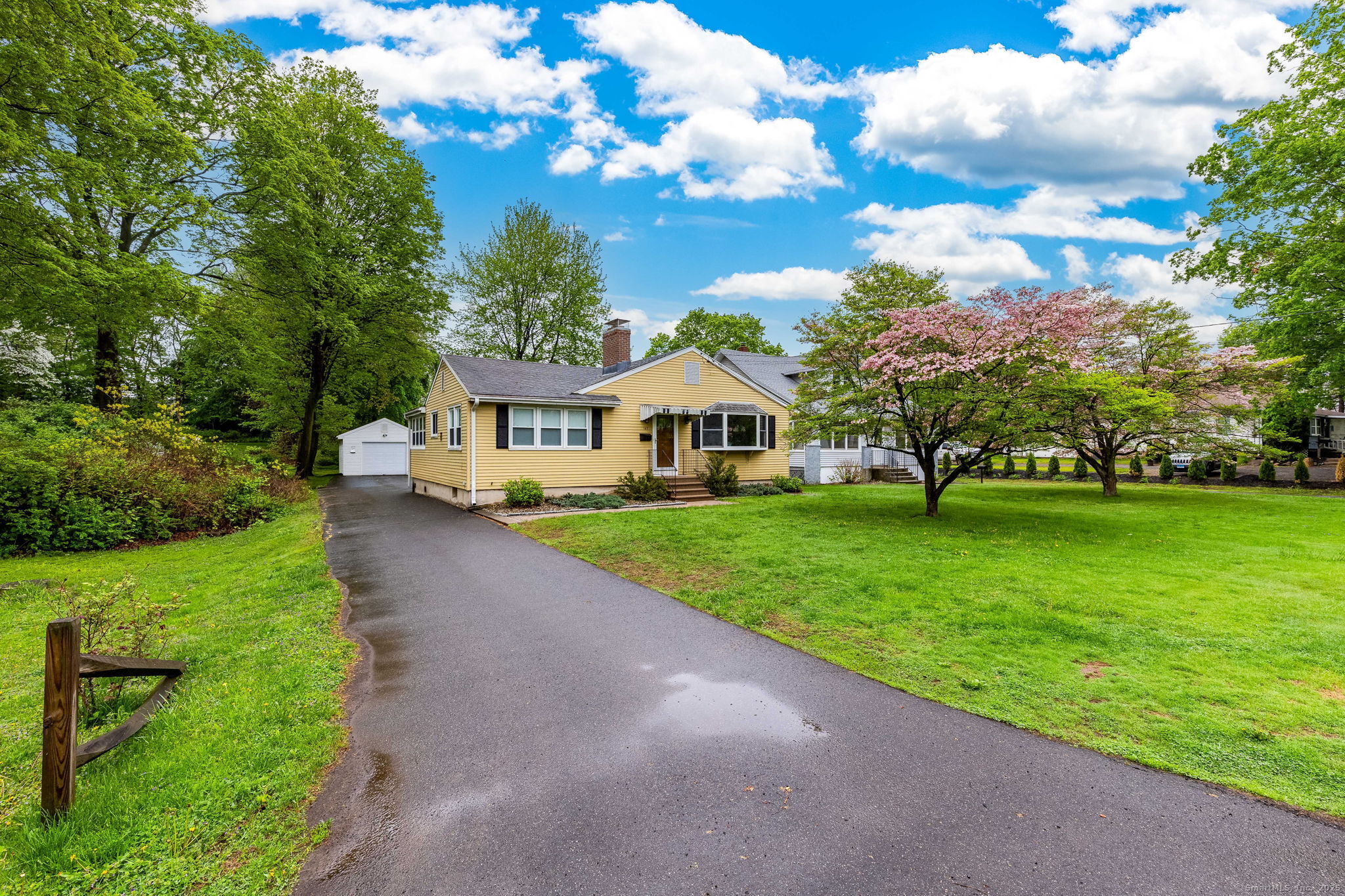 Property for Sale at E Robbins Avenue, Newington, Connecticut - Bedrooms: 3 
Bathrooms: 2 
Rooms: 6  - $375,000