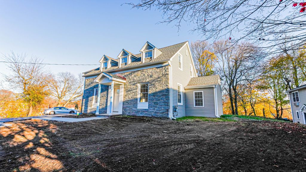 Photo of 206 Huntington Turnpike, Bridgeport, CT 06610 (MLS # 24142120)