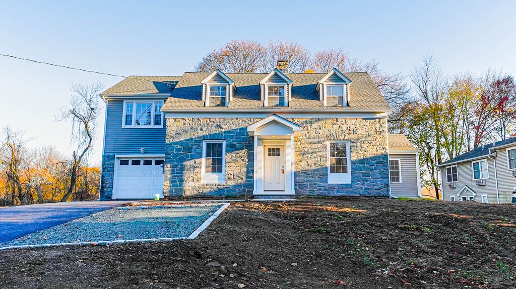 Photo of 206 Huntington Turnpike, Bridgeport, CT 06610 (MLS # 24142120)