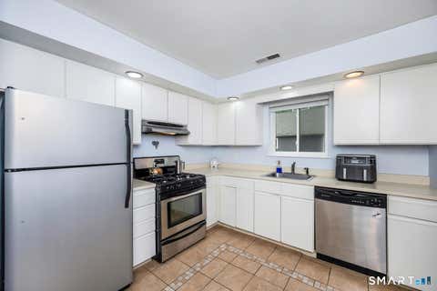Condo For Sale - 215 Windgate Circle #E<br/> Fairfield County, Monroe, CT 06468