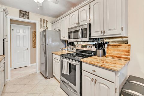 Tiny photo for 176 Heritage Village #B, Southbury, CT 06488 (MLS # 24133427)