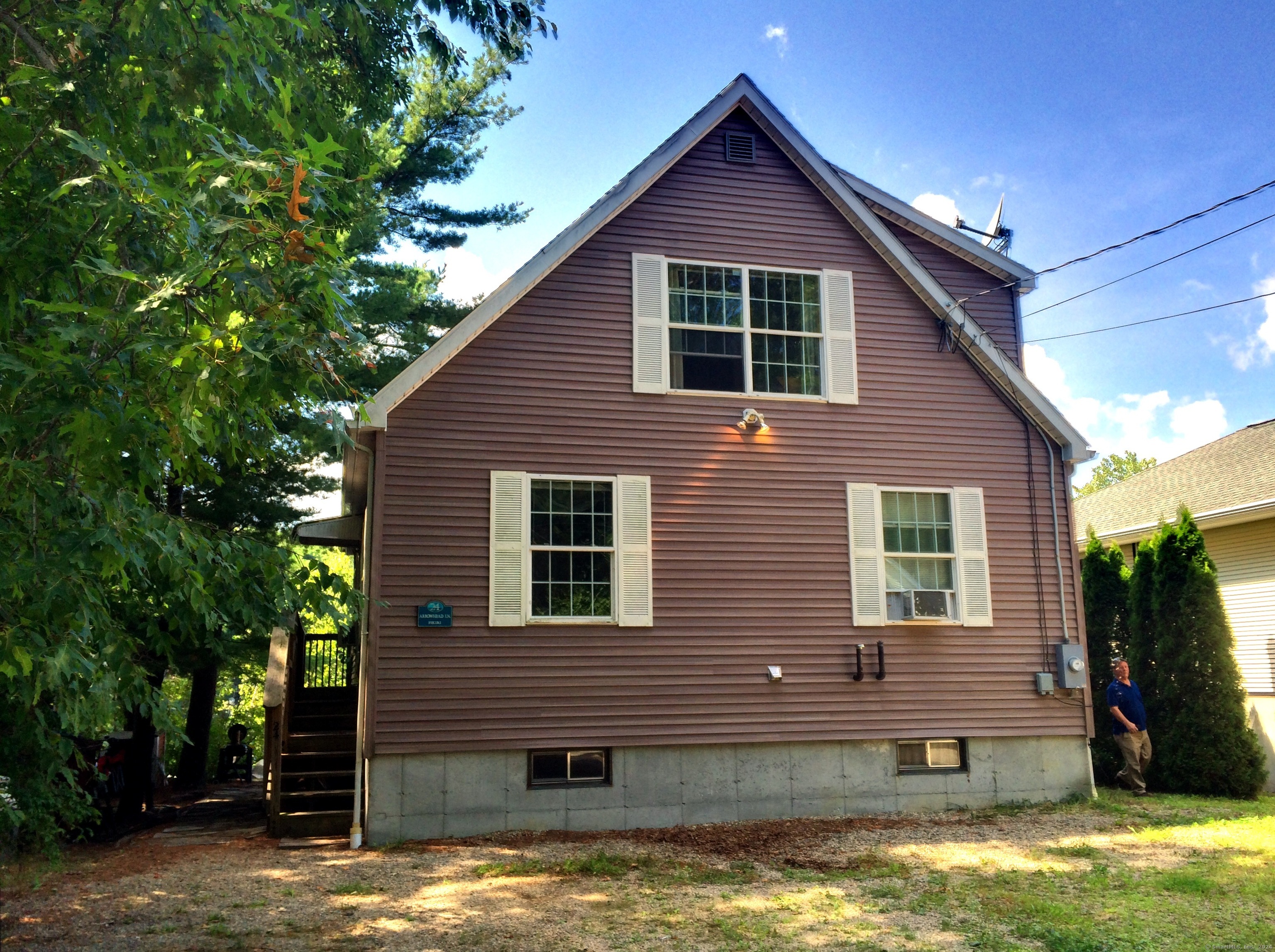 Arrowhead Lane, Killingly, Connecticut - 3 Bedrooms  
3 Bathrooms  
5 Rooms - 