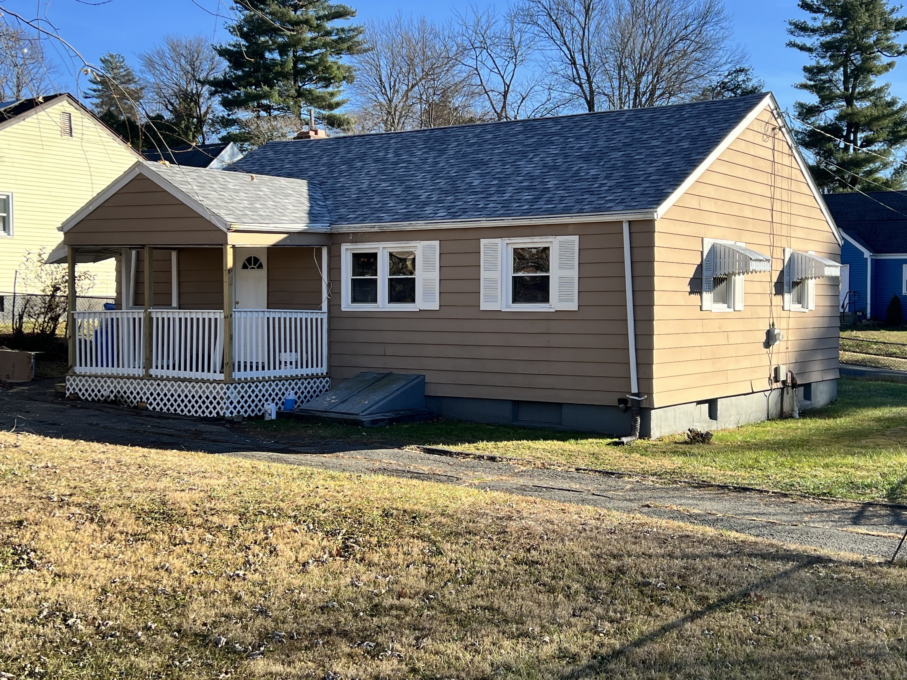 Simpson Street, Hartford, Connecticut - 3 Bedrooms  
1 Bathrooms  
5 Rooms - 