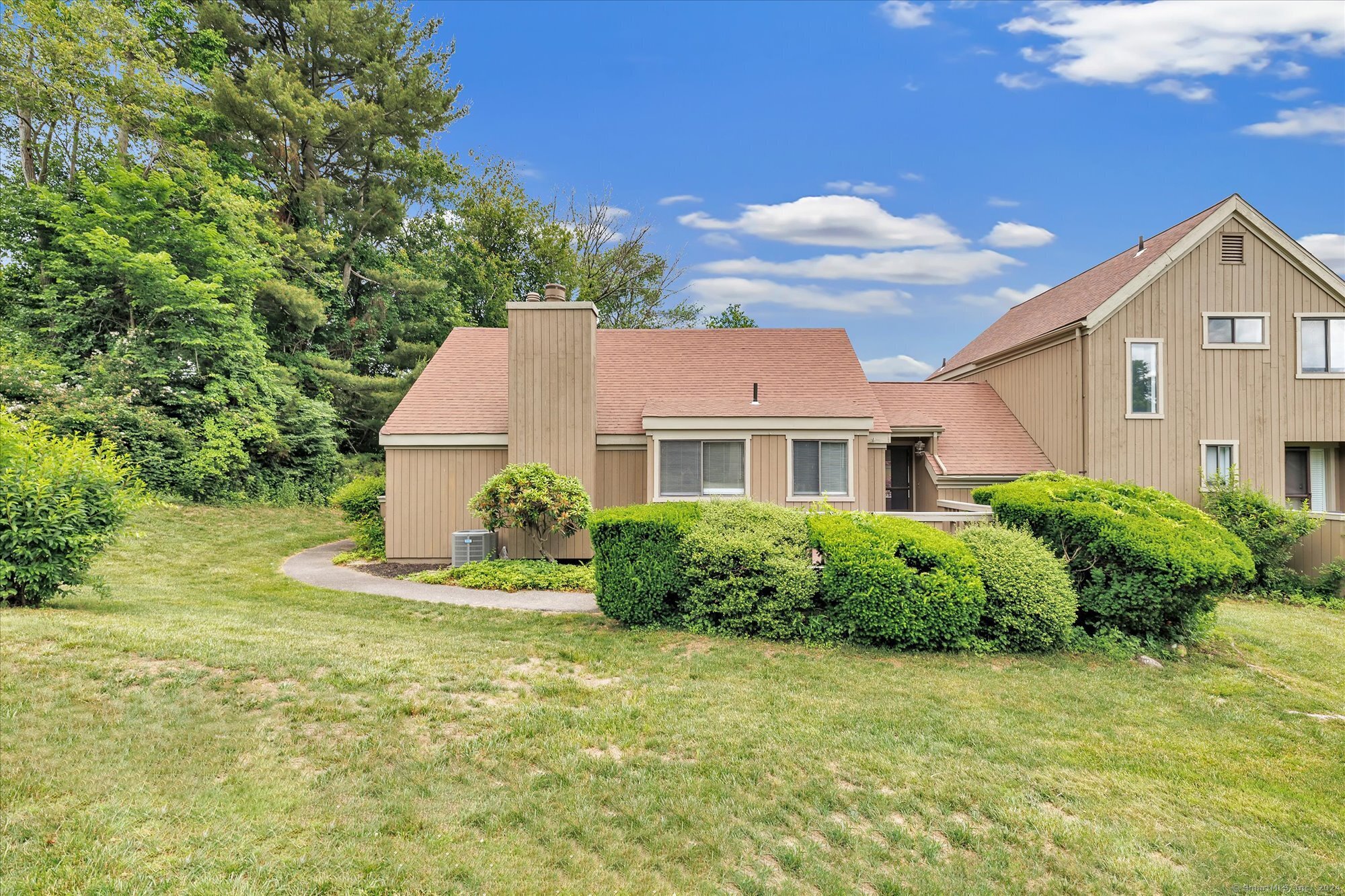 Property for Sale at 613 Cherokee Lane B, Stratford, Connecticut - Bedrooms: 1 
Bathrooms: 3 
Rooms: 4  - $563,000