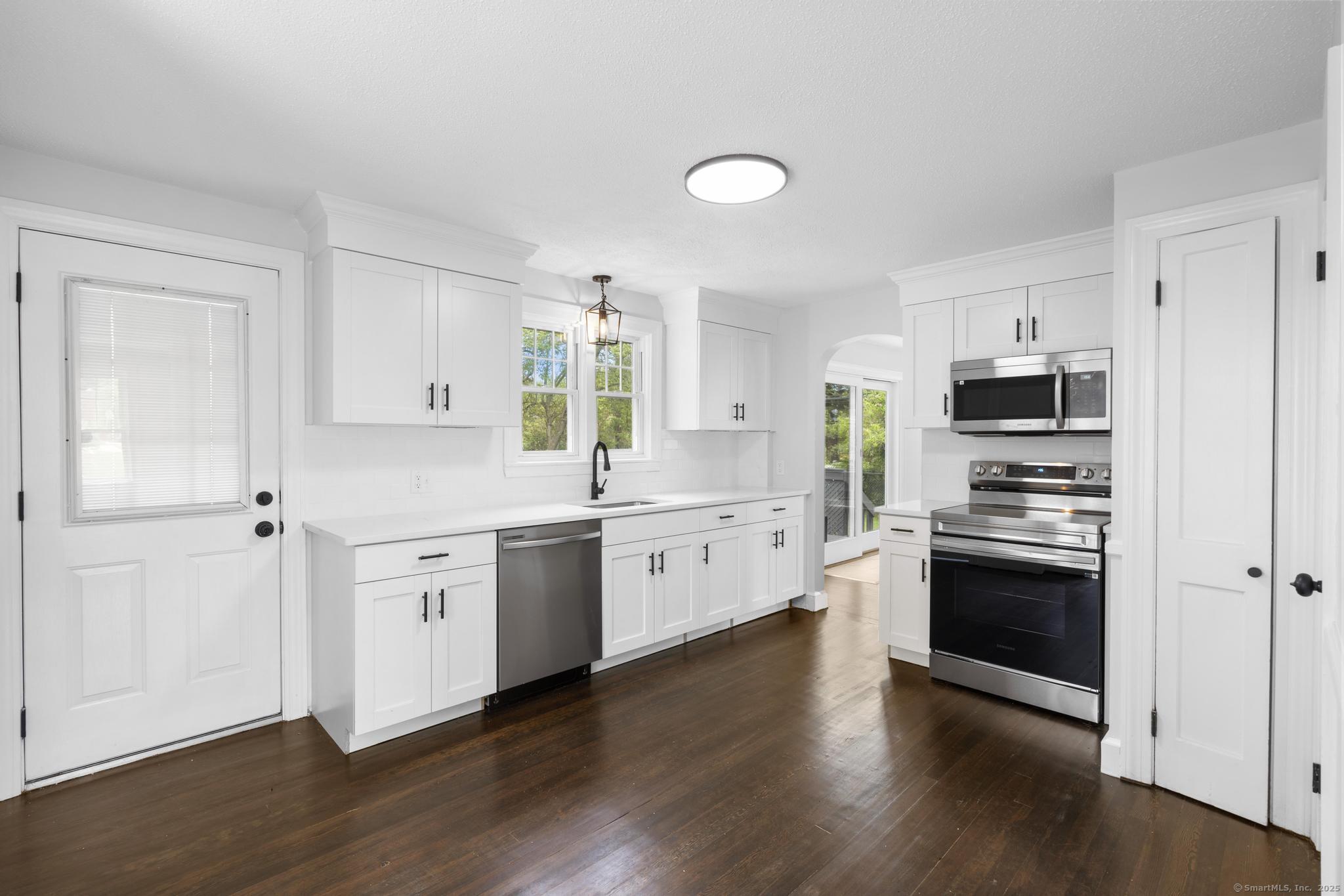 727 Pine Street, Bristol, Connecticut image 10