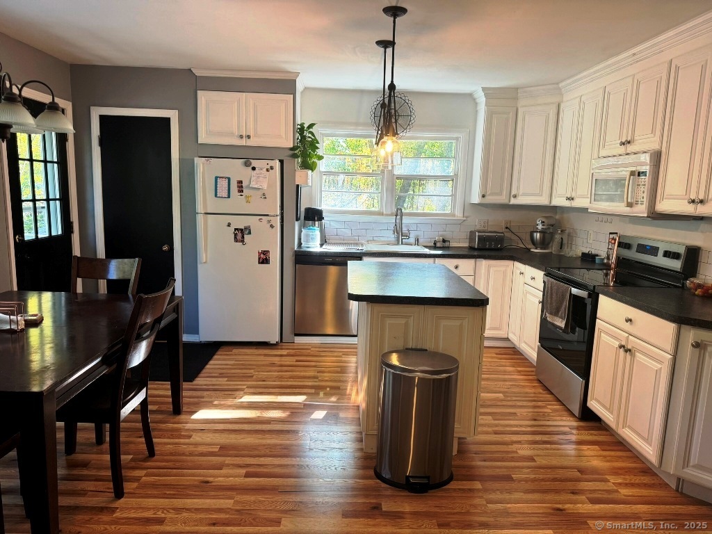 1166 Spindle Hill Road