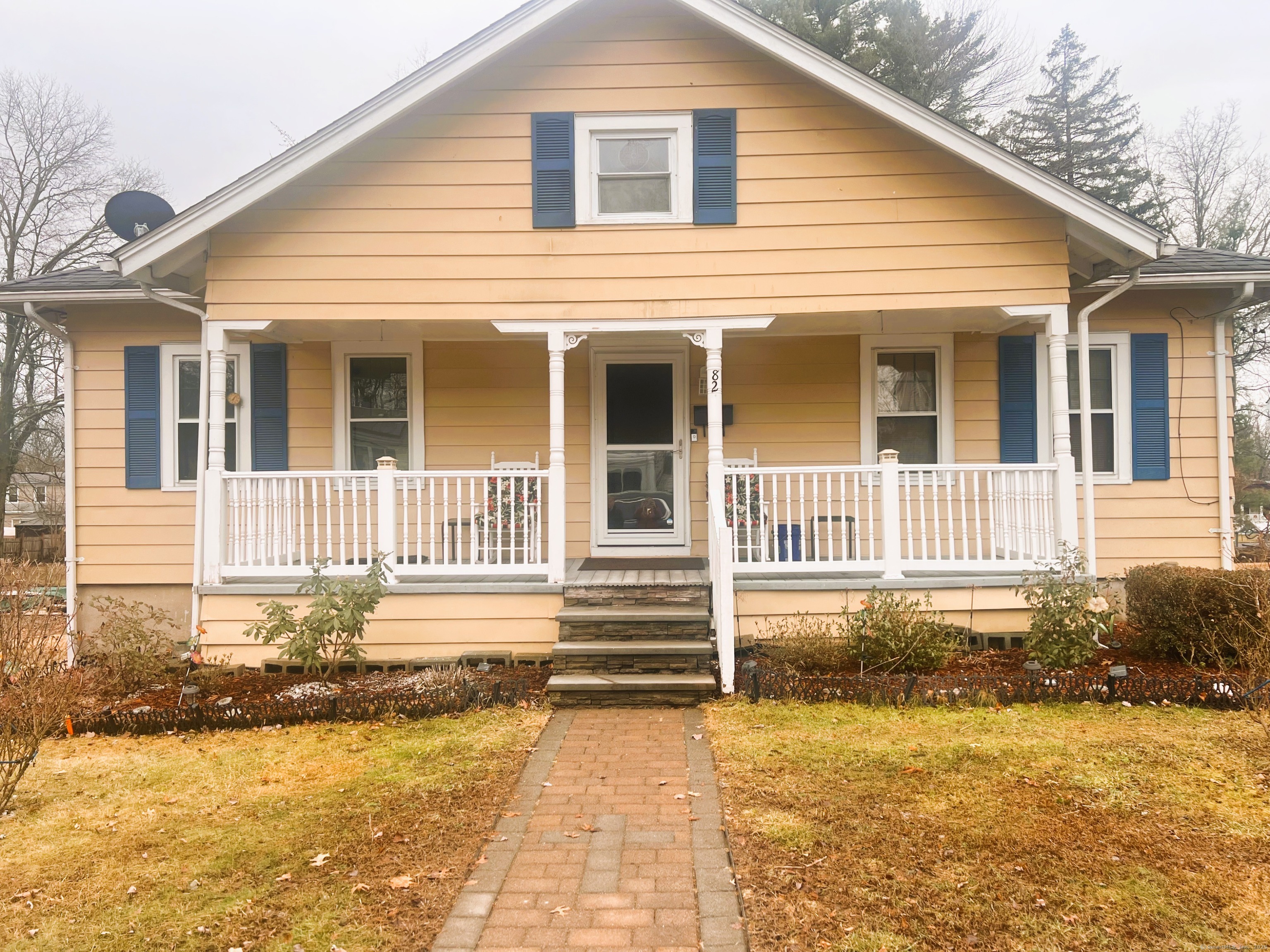 Lovell Avenue, Windsor, Connecticut - 2 Bedrooms  
1 Bathrooms  
5 Rooms - 