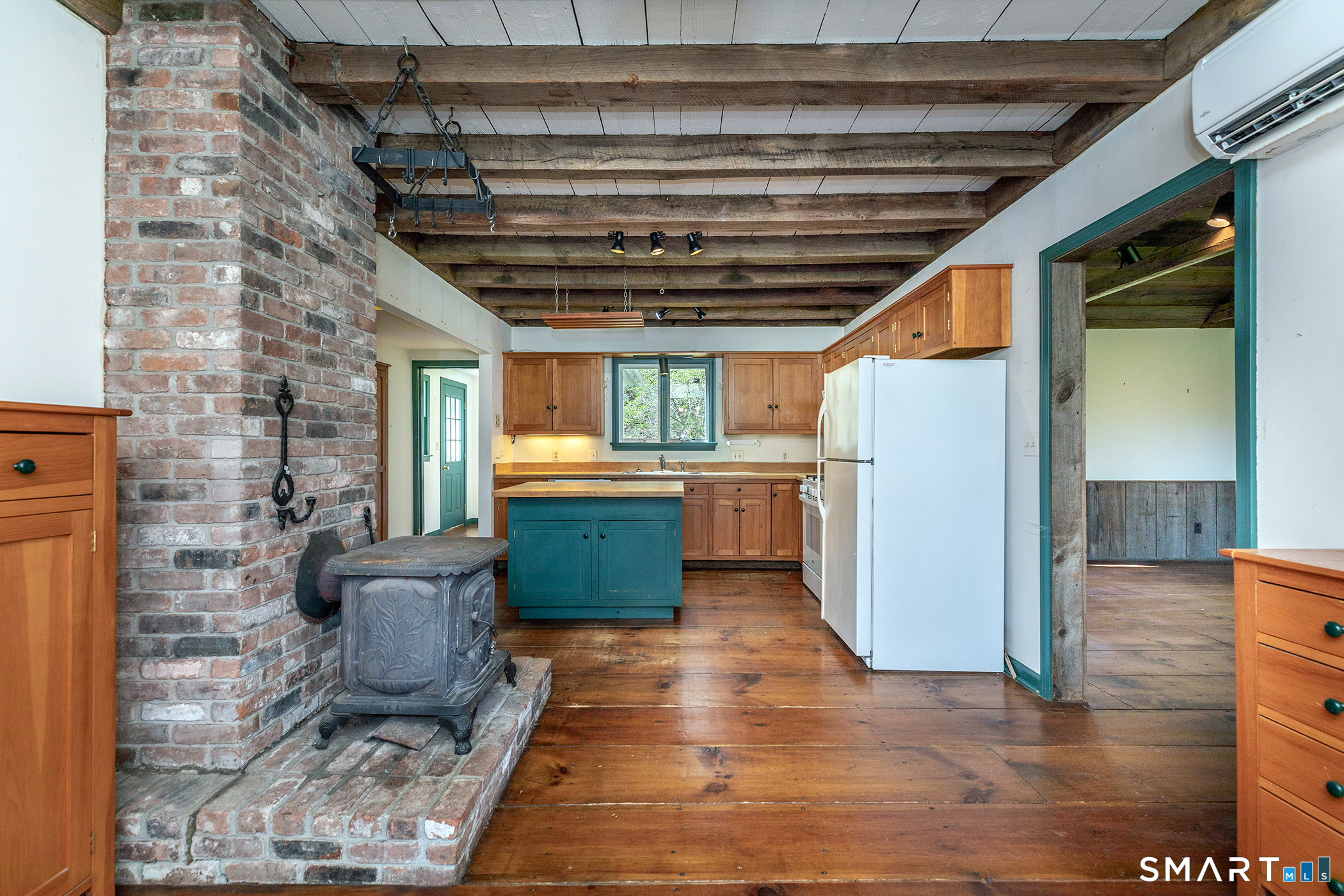 34 Kent Hollow Road