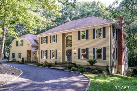 Homes For Sale - 17 Herrmann Lane<br/> Easton, CT 06612