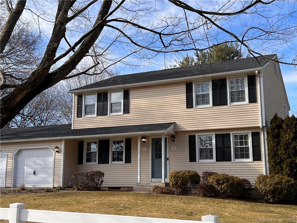 Addison Pond Road 23, Glastonbury, Connecticut - 2 Bedrooms  
2 Bathrooms  
5 Rooms - 