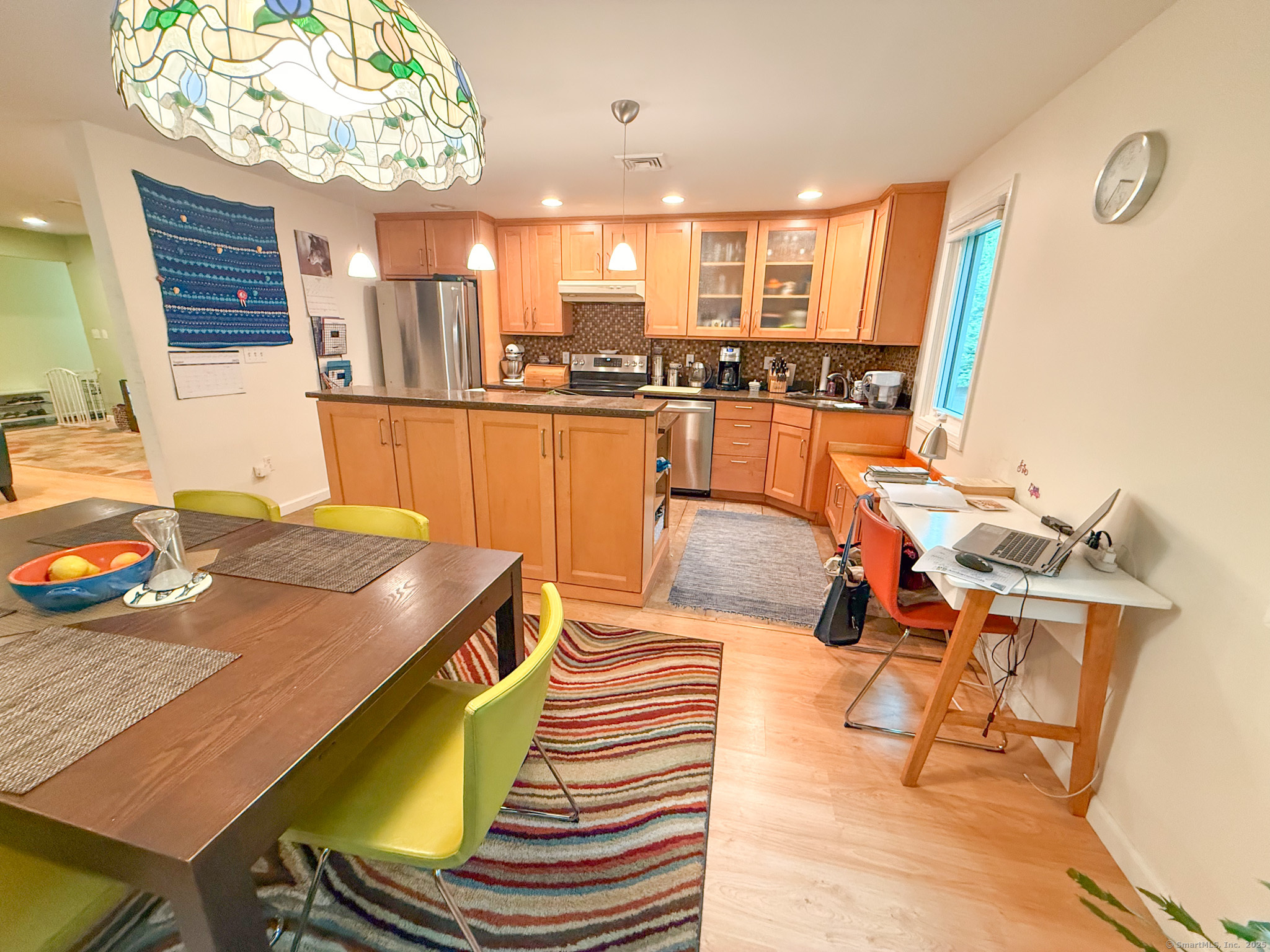 Farmington, Connecticut 06032, United States, 3 Bedrooms Bedrooms, ,2 BathroomsBathrooms,Residential,Active,193005