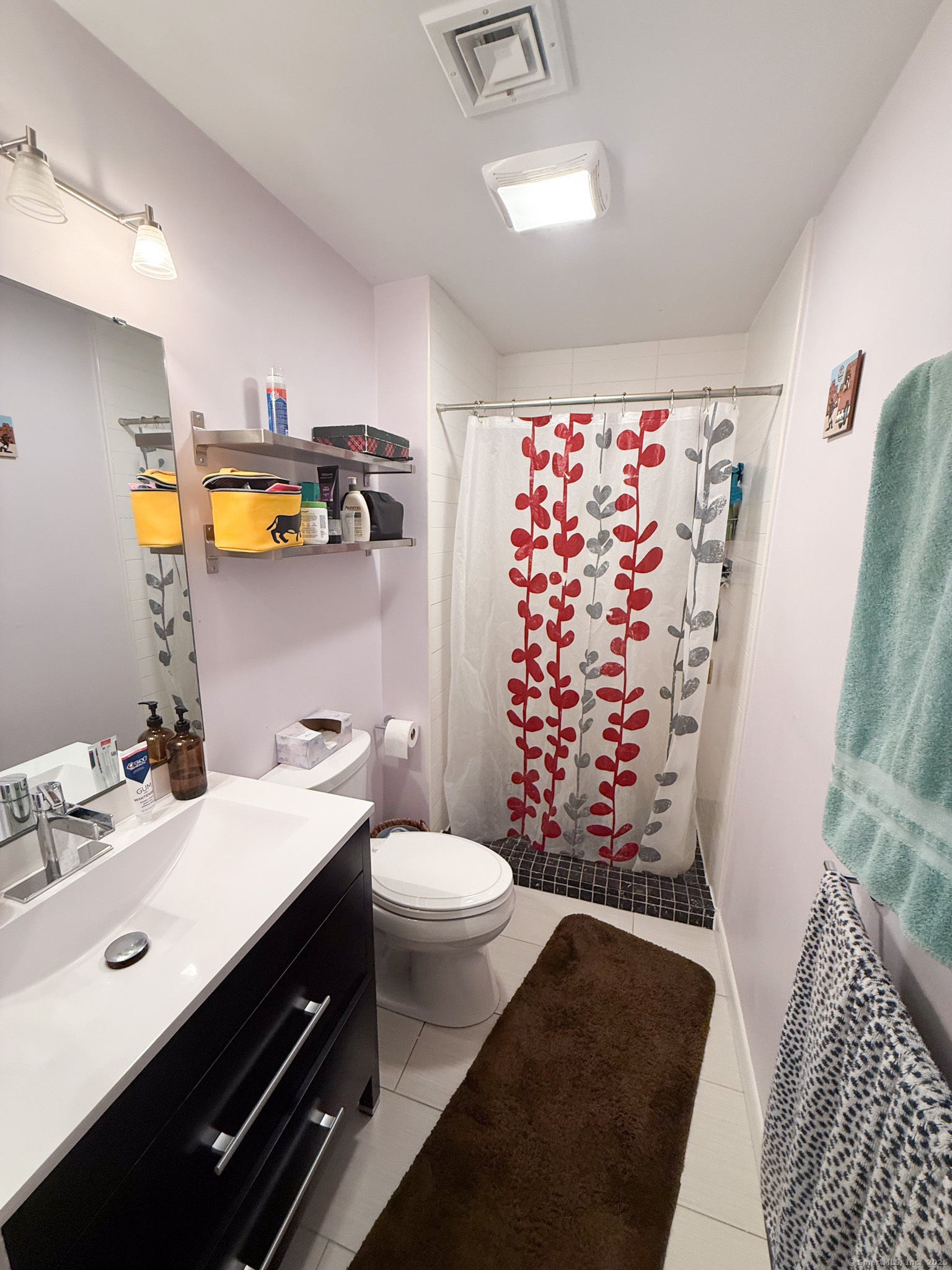 Farmington, Connecticut 06032, United States, 3 Bedrooms Bedrooms, ,2 BathroomsBathrooms,Residential,Active,193005