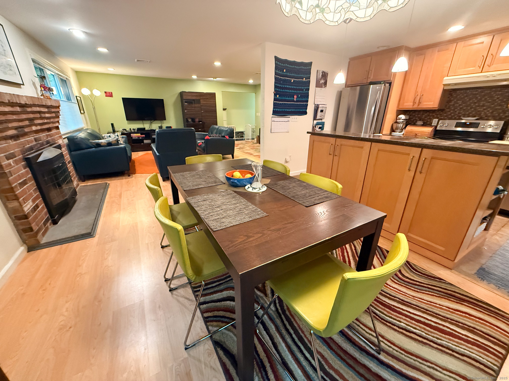 Farmington, Connecticut 06032, United States, 3 Bedrooms Bedrooms, ,2 BathroomsBathrooms,Residential,Active,193005