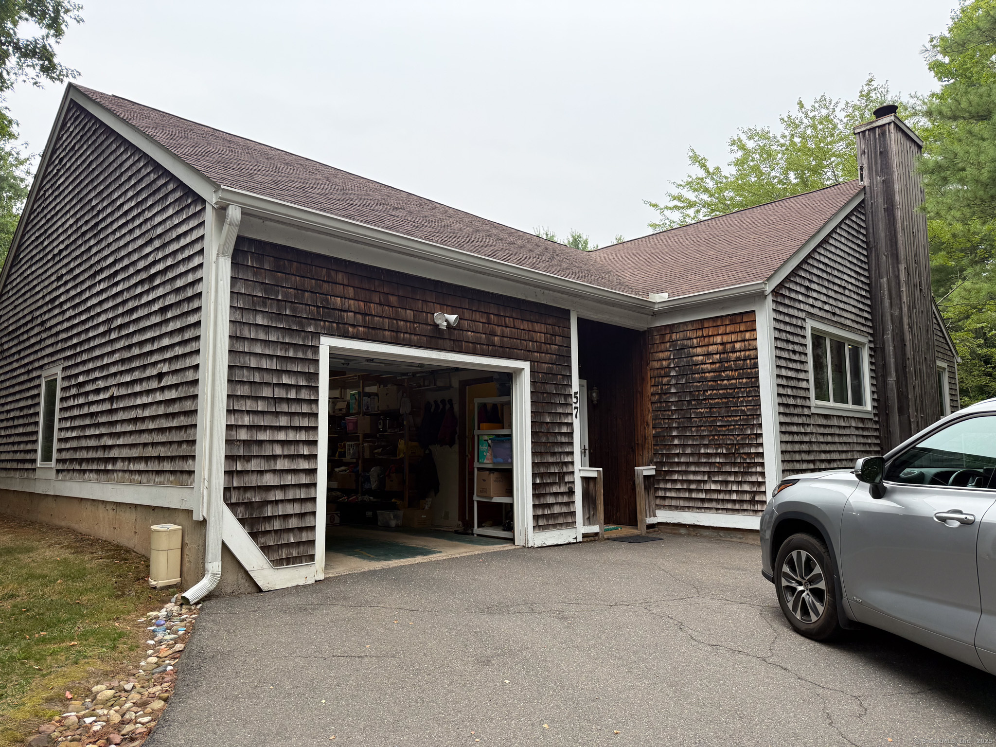 Farmington, Connecticut 06032, United States, 3 Bedrooms Bedrooms, ,2 BathroomsBathrooms,Residential,Active,193005